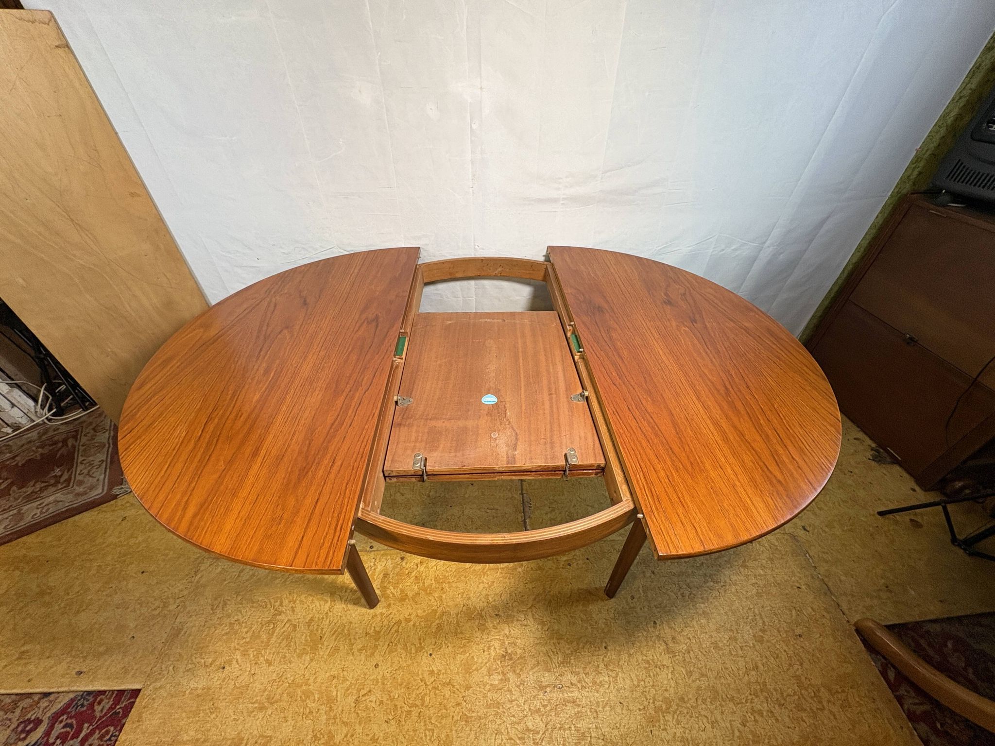 Table à manger ronde extensible en teck rétro des années 1960-1970 par Nathan
