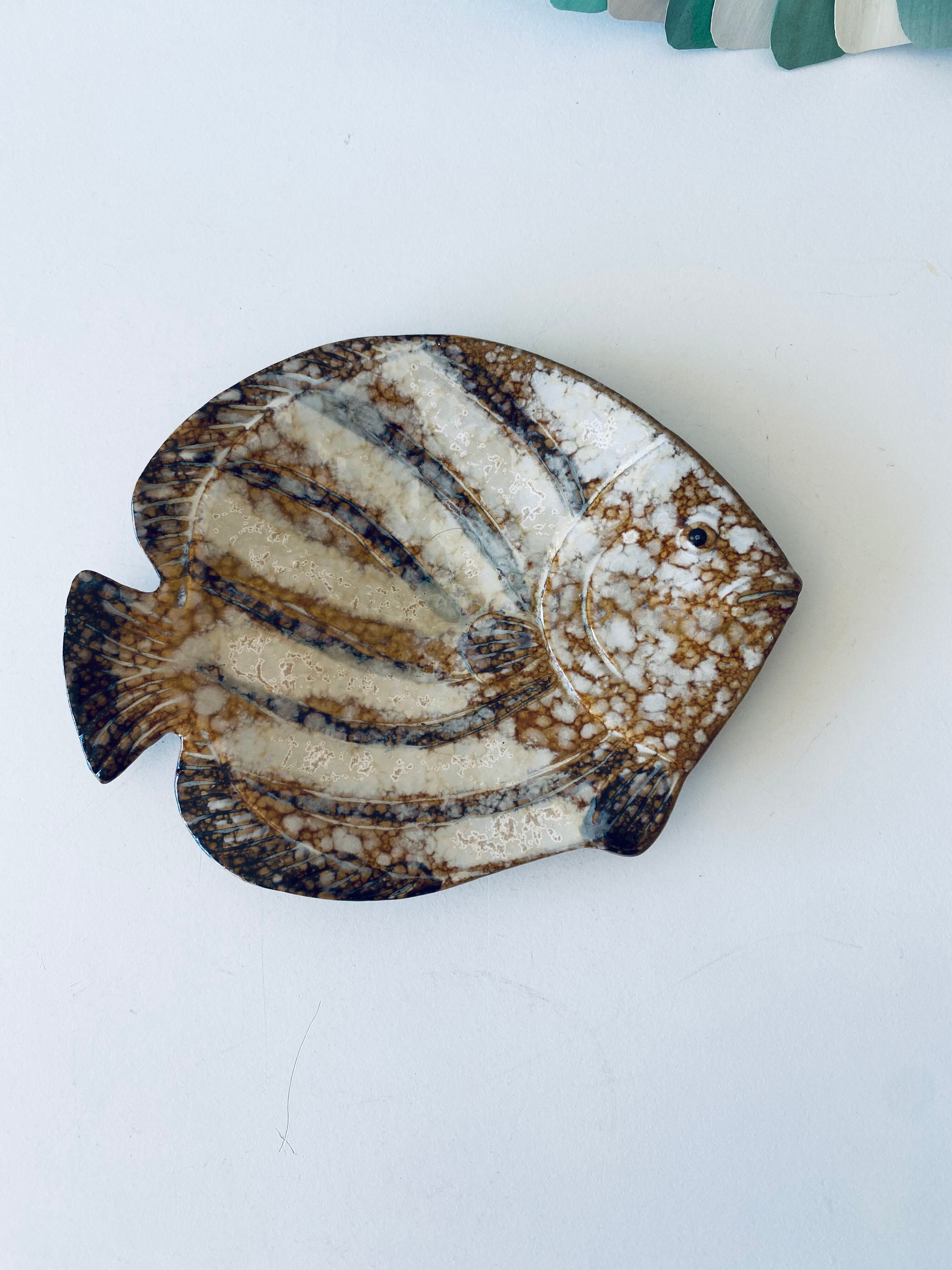 Ceramic fish-shaped cup