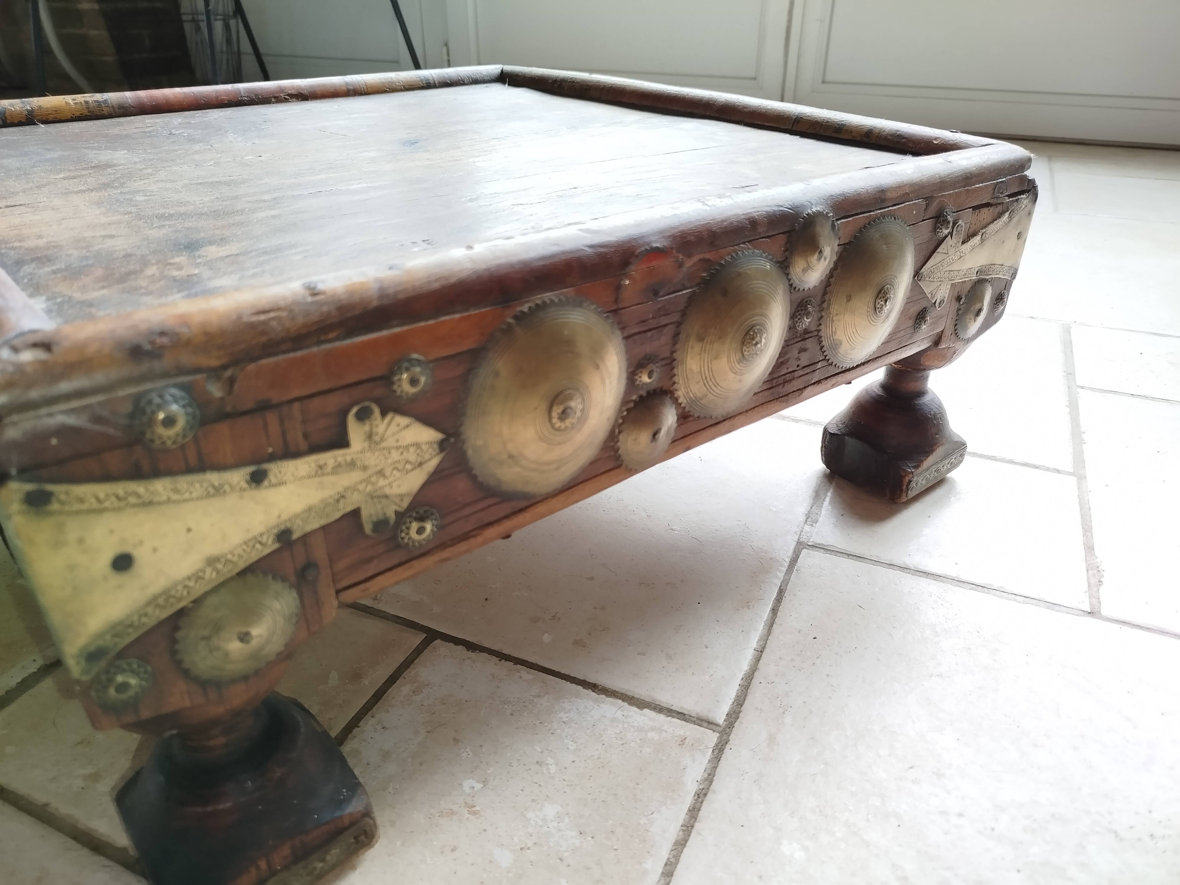 Authentic Bajot coffee table from Rajasthan, 19th century.