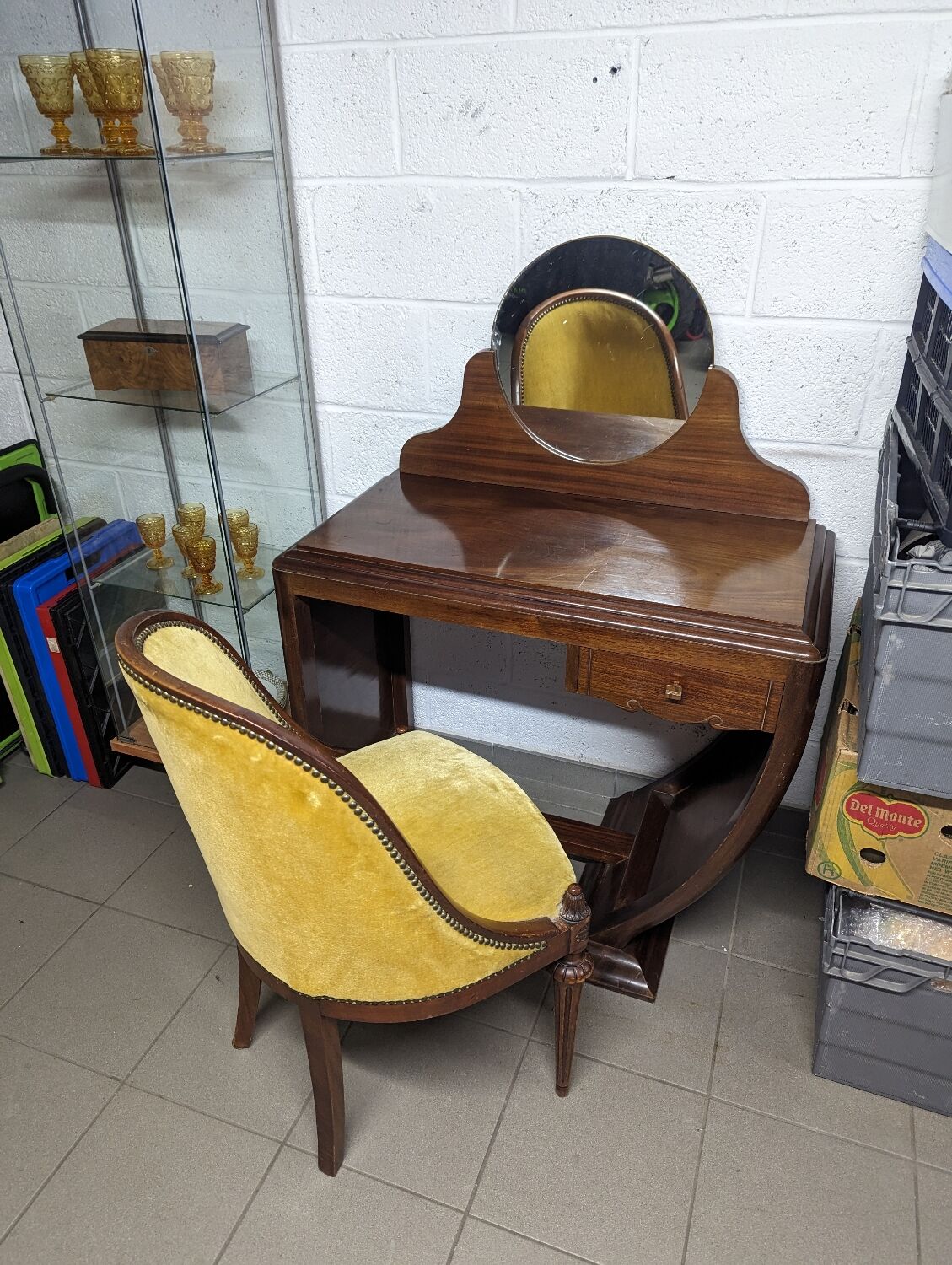 Hairdresser art deco liner