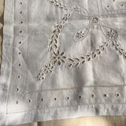 Linen table centre