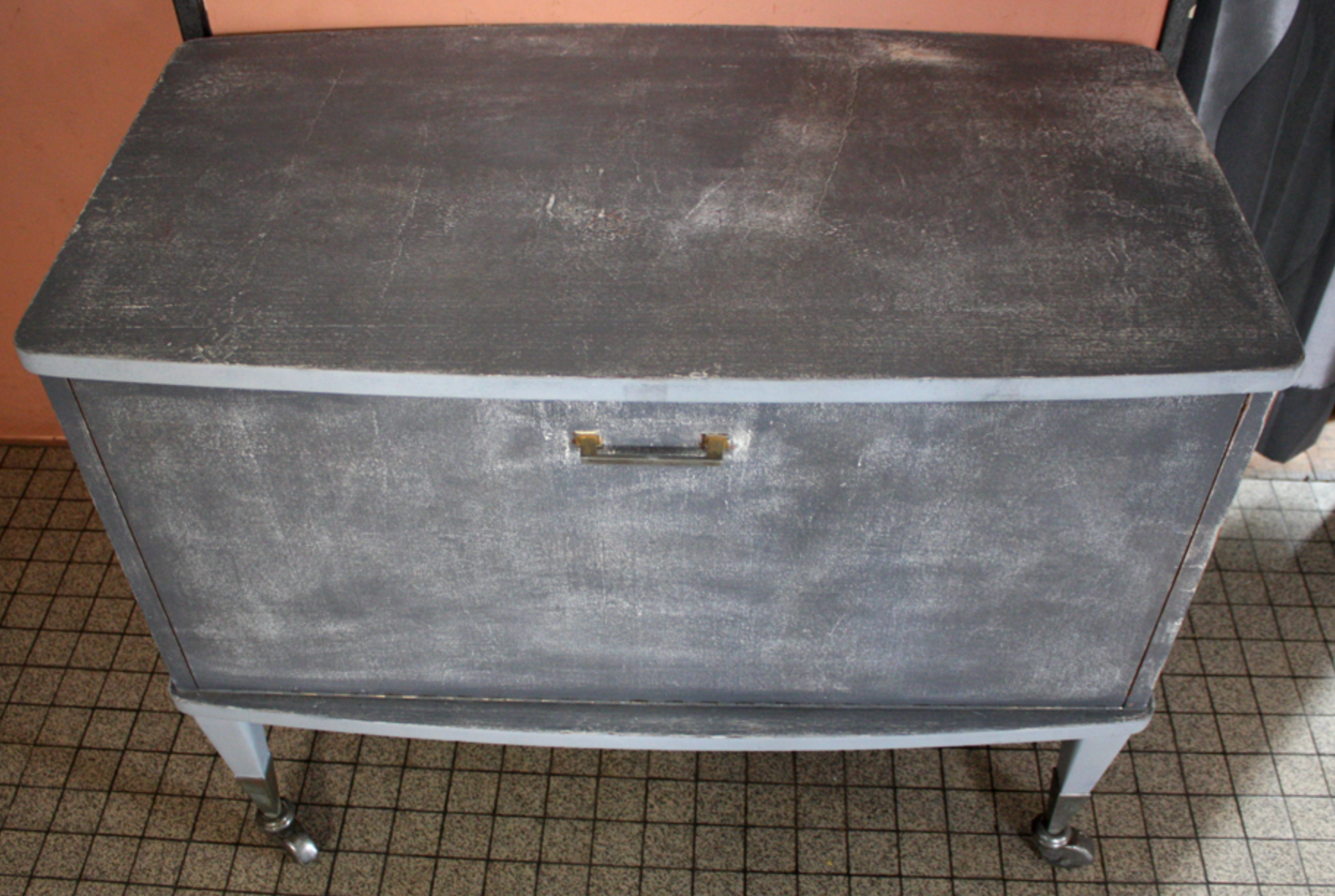 Furniture bar on wheels 50