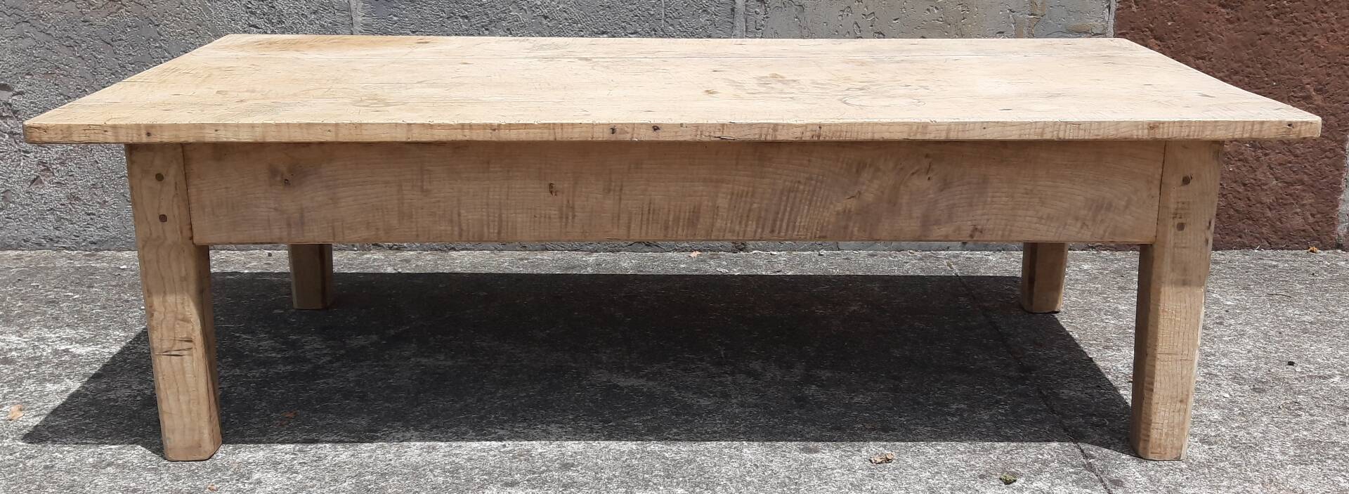 Oak coffee table. (150x73cm)
