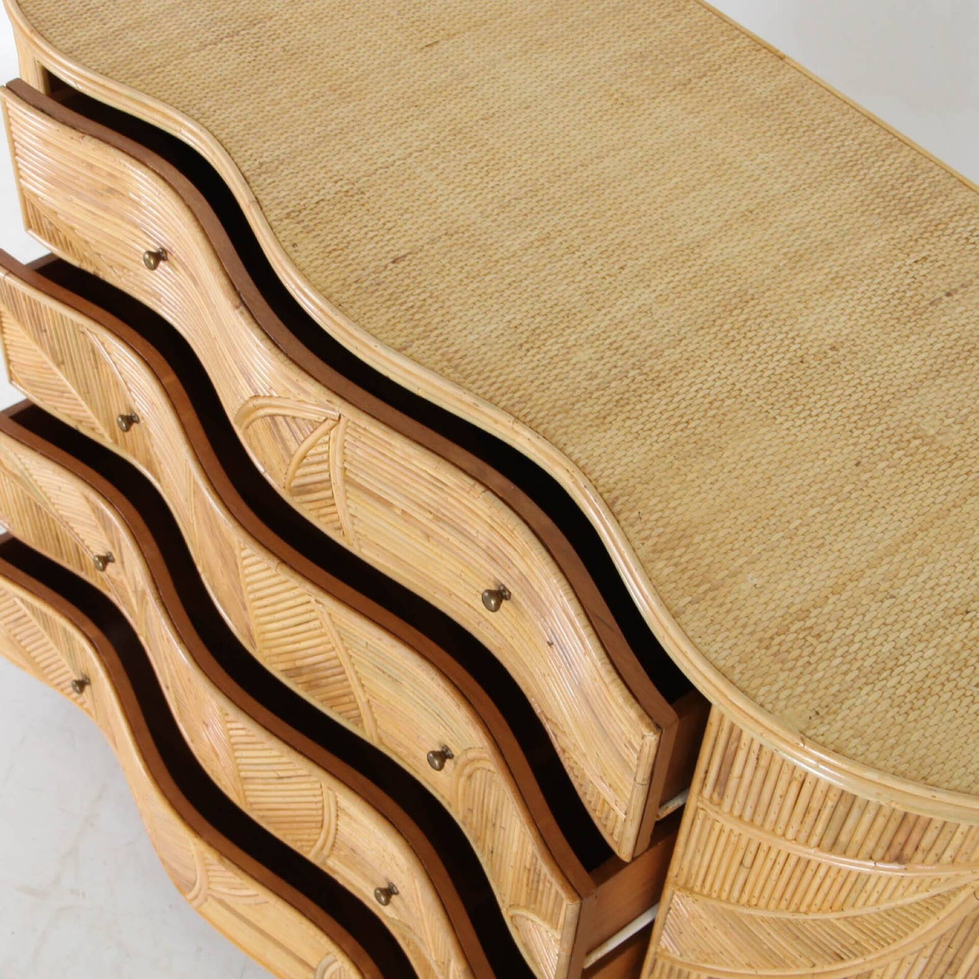 Commode « feuilles » en rotin