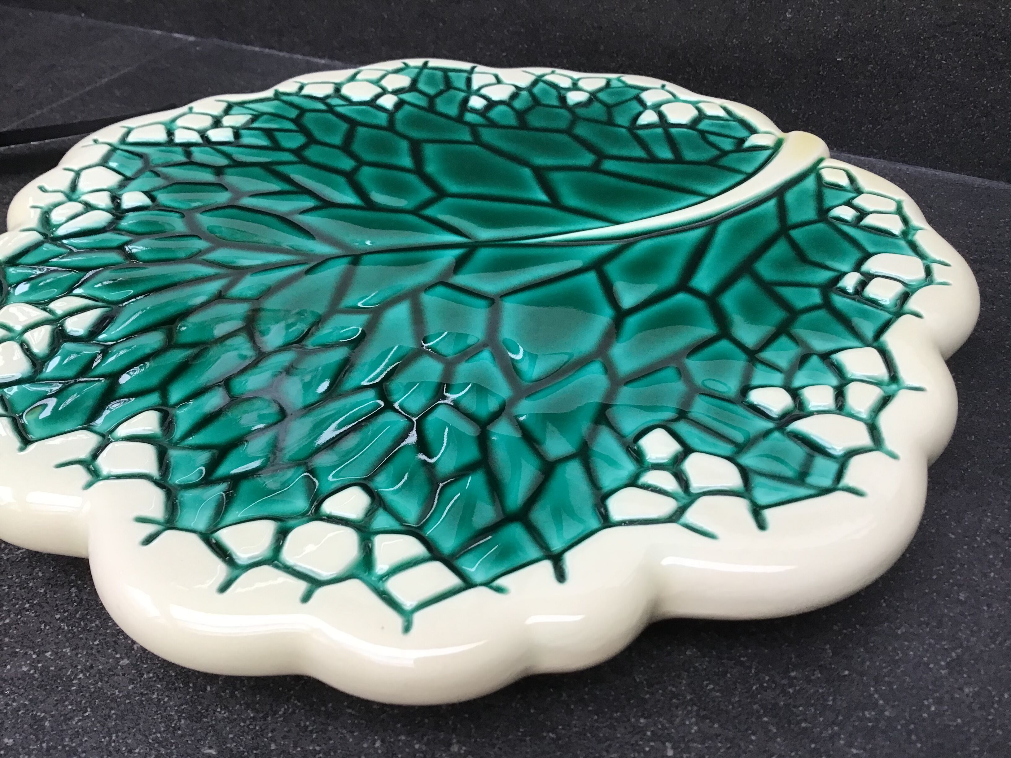 Verceram cheese platter and knife, leaf decoration