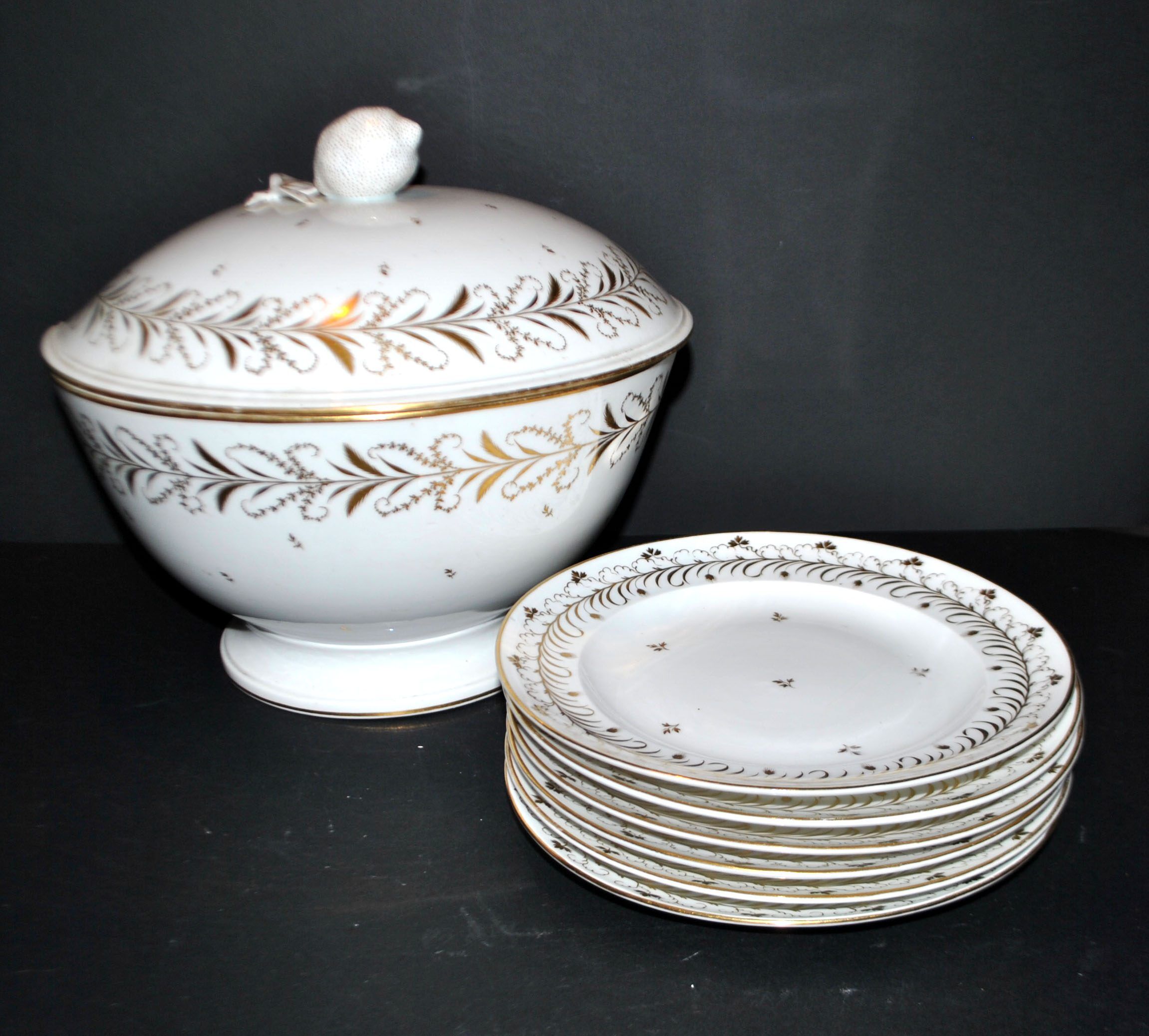 Niderviller set of 6 Empire plates and tureen in hard-paste porcelain with wheat decoration painted in gold, 1790