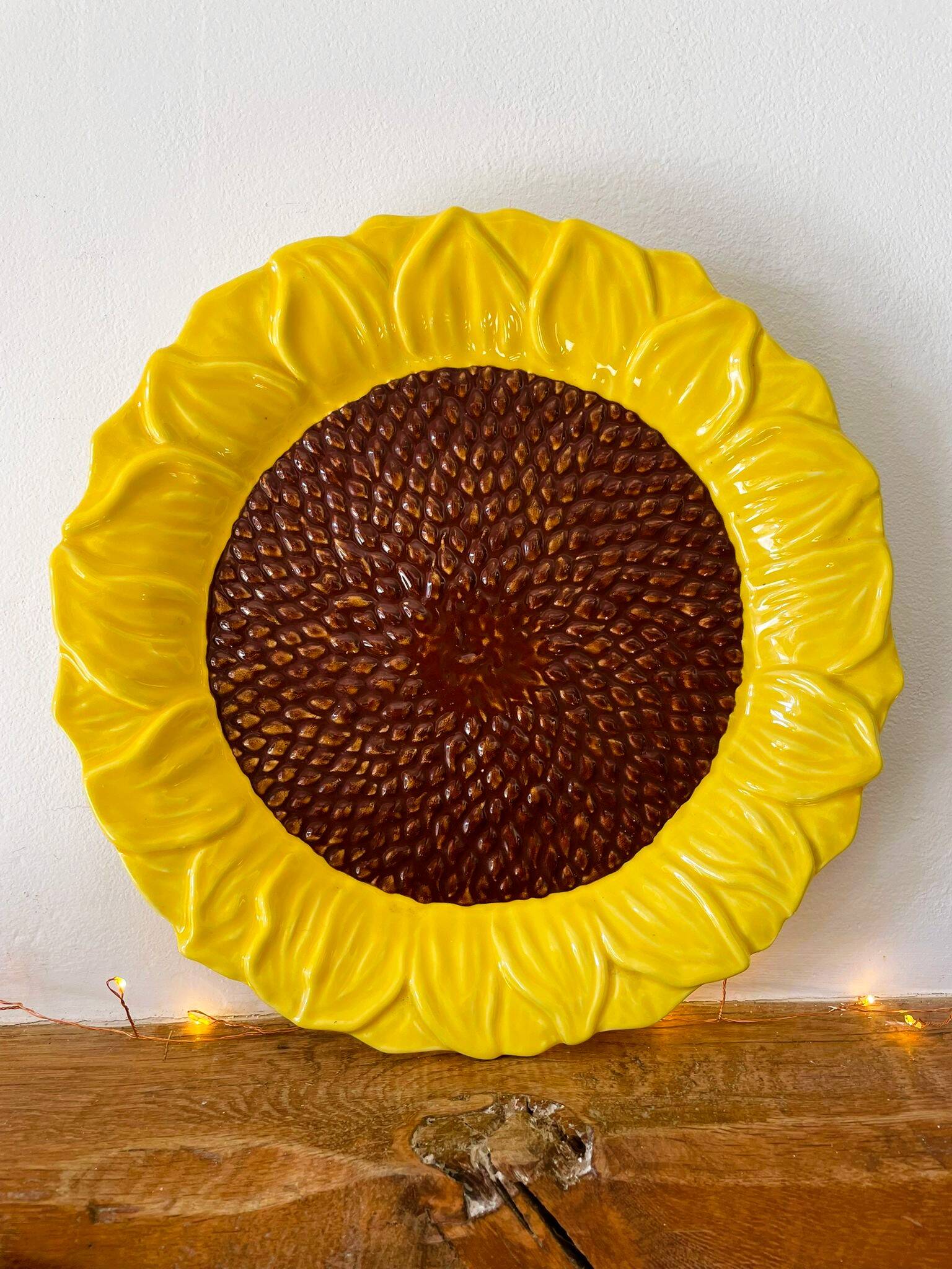 Sunflower-shaped plate
