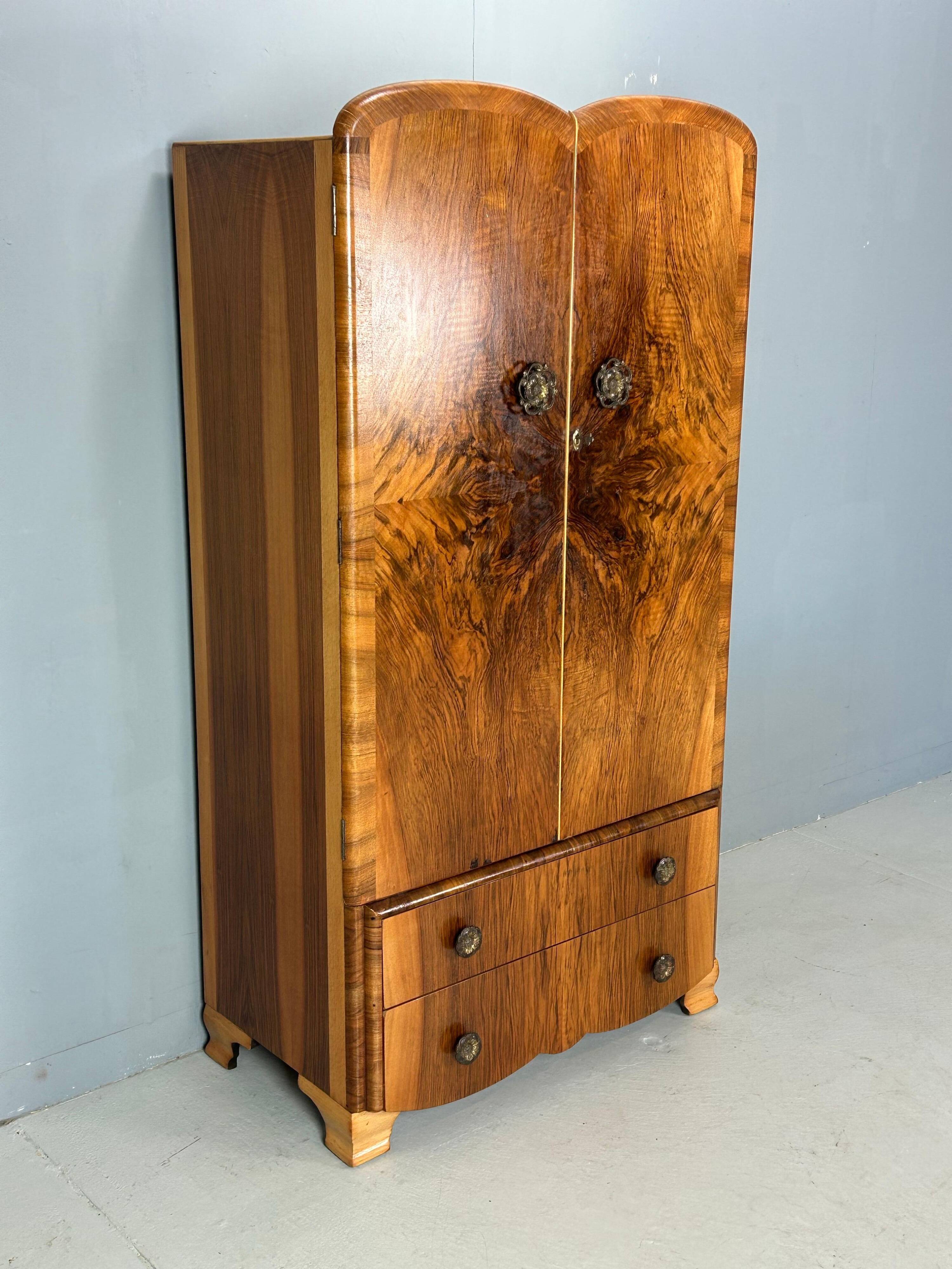 Armoire Art Déco en ronce de noyer 1930