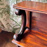 Elégante étagère murale victorienne en acajou. Fin XIXe