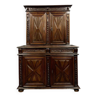 Buffet à retrait sculpté époque Louis XIII en noyer massif vers 1680