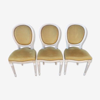 Trois chaises médaillon