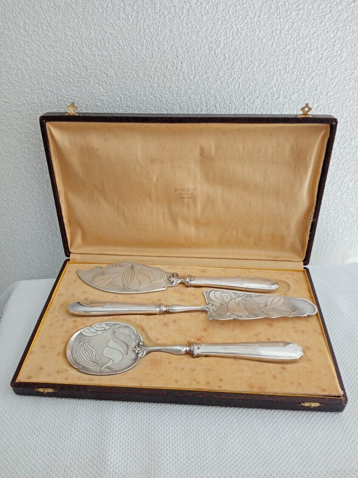 Cutlery with minerva silver handle