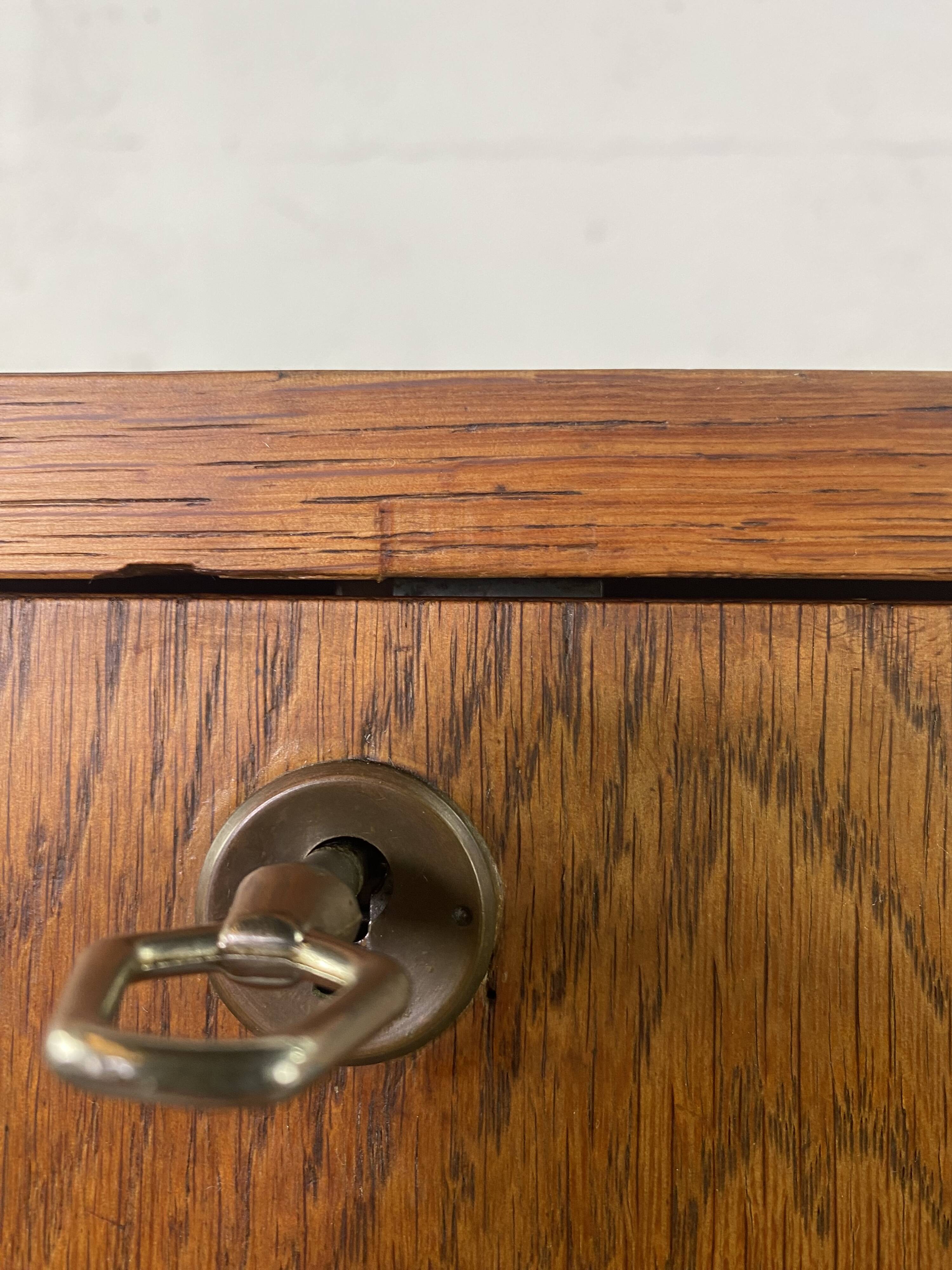 Wall secretary