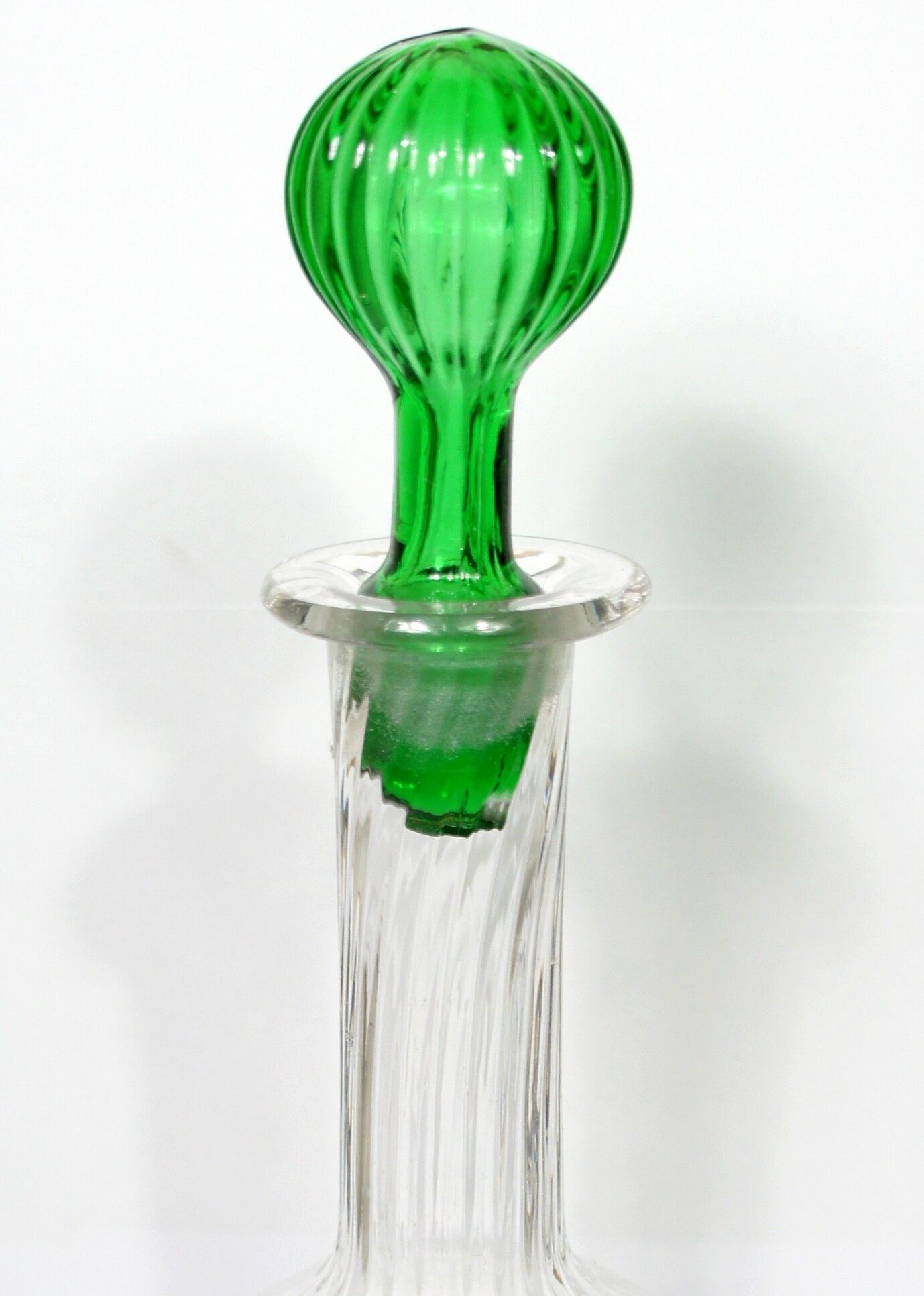 Ribbed blown glass decanter - twisted
