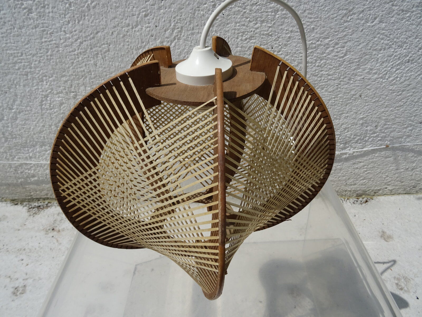 Scandinavian hanging lamp wire and wood