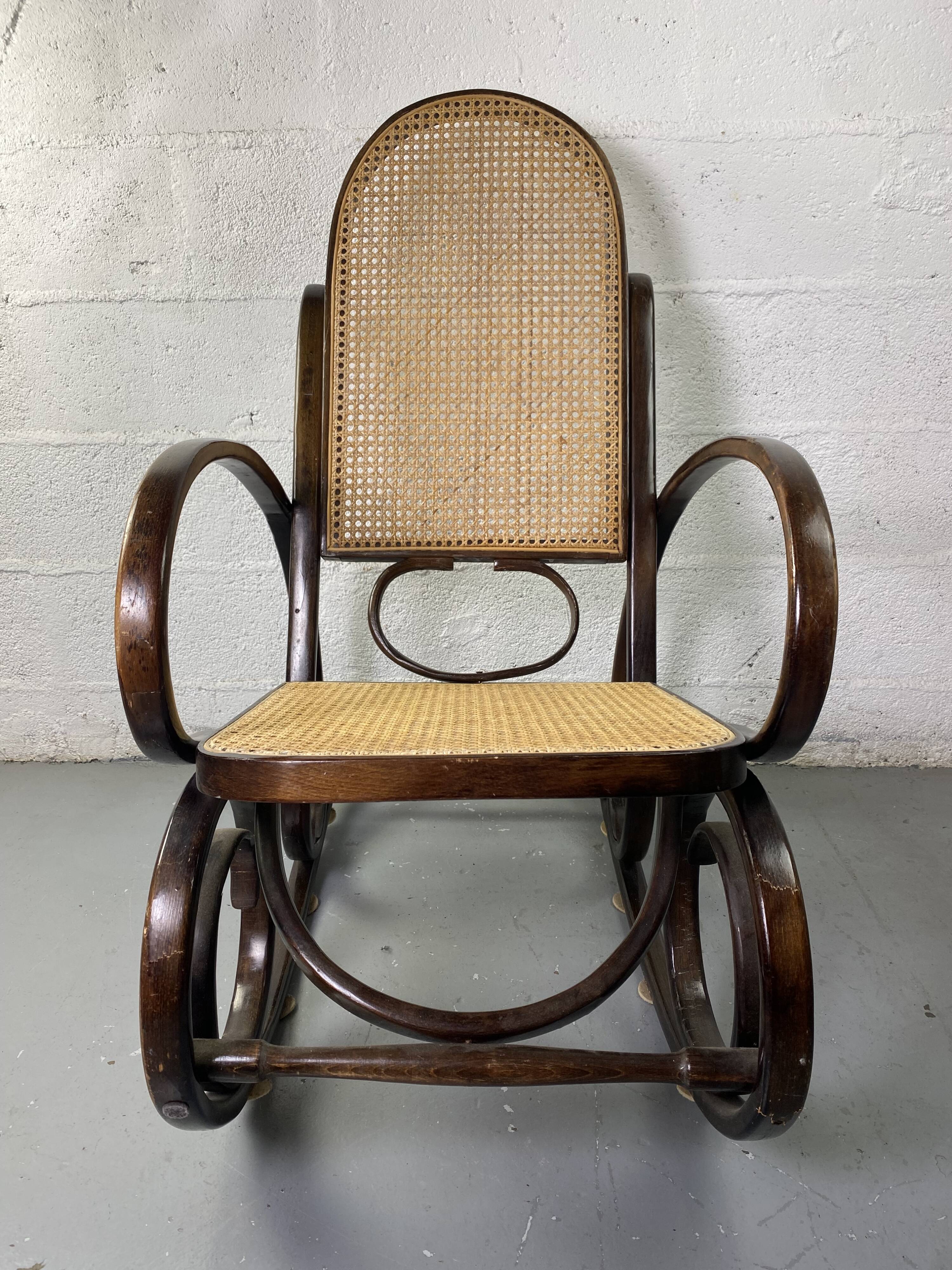Rocking chair Chair in wood and Cannage from the 70s