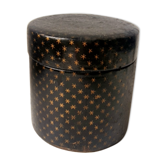Old powder box nineteenth century