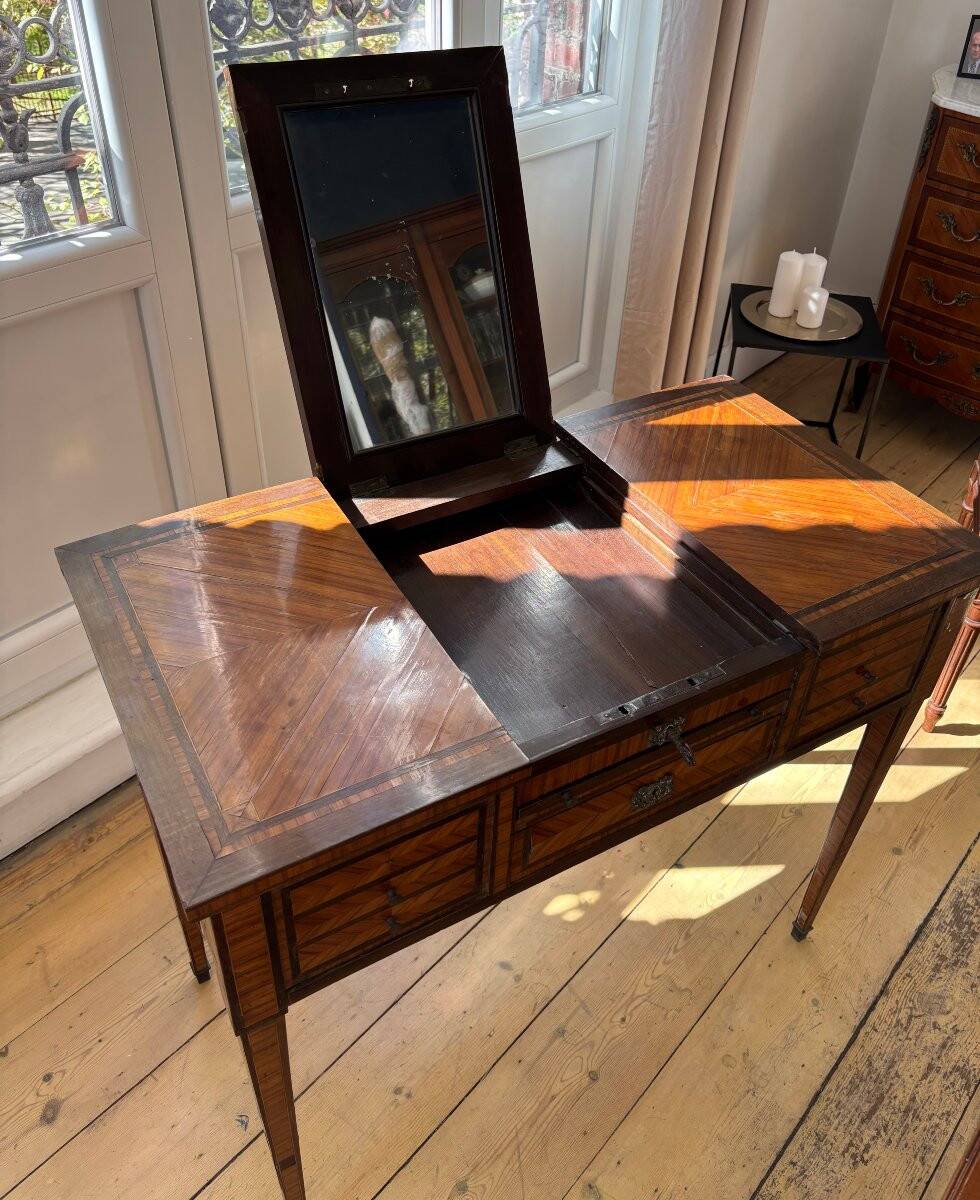 Ladies' dressing table from the Louis XVI period