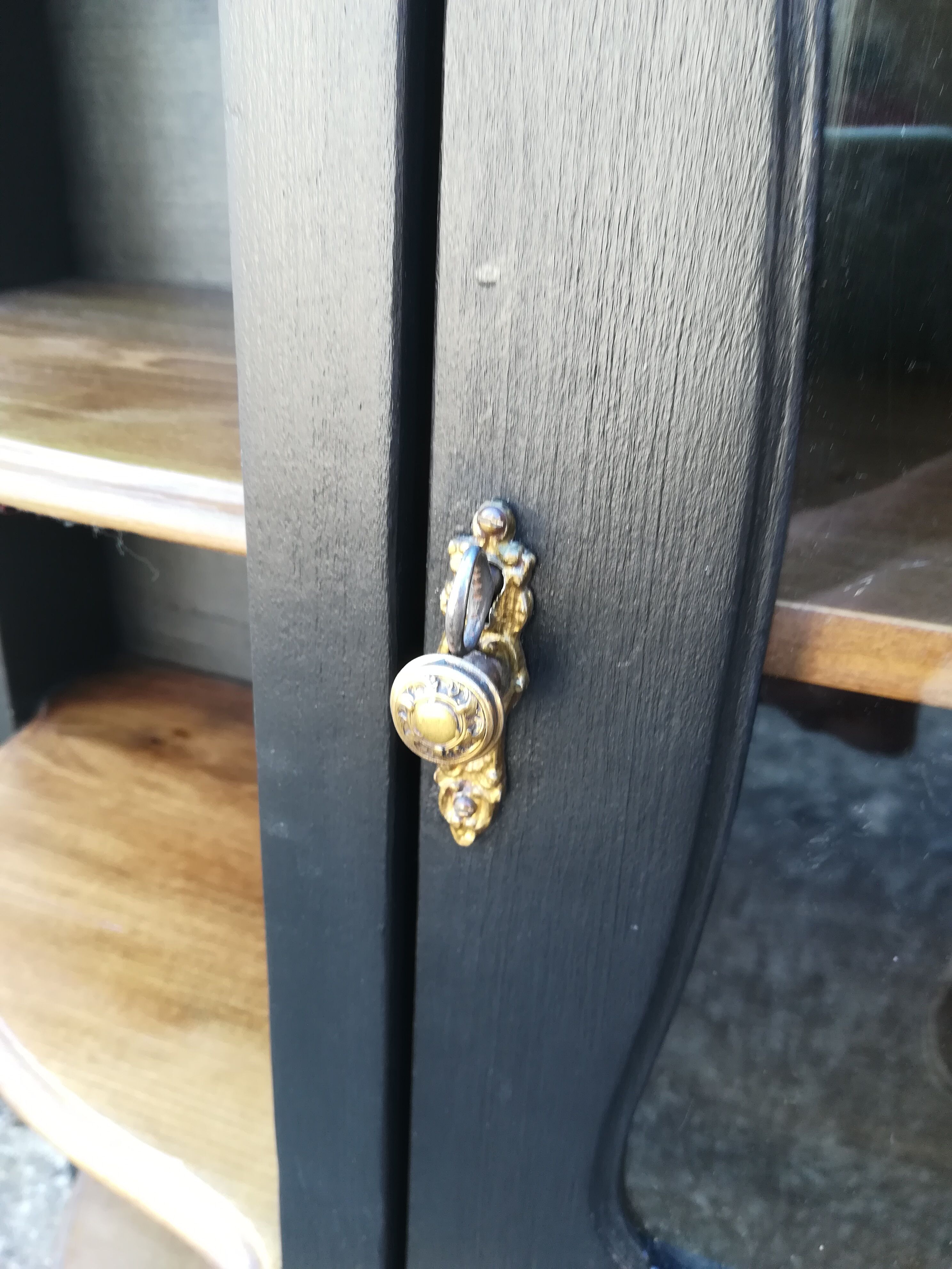 Napoleon III showcase shelf