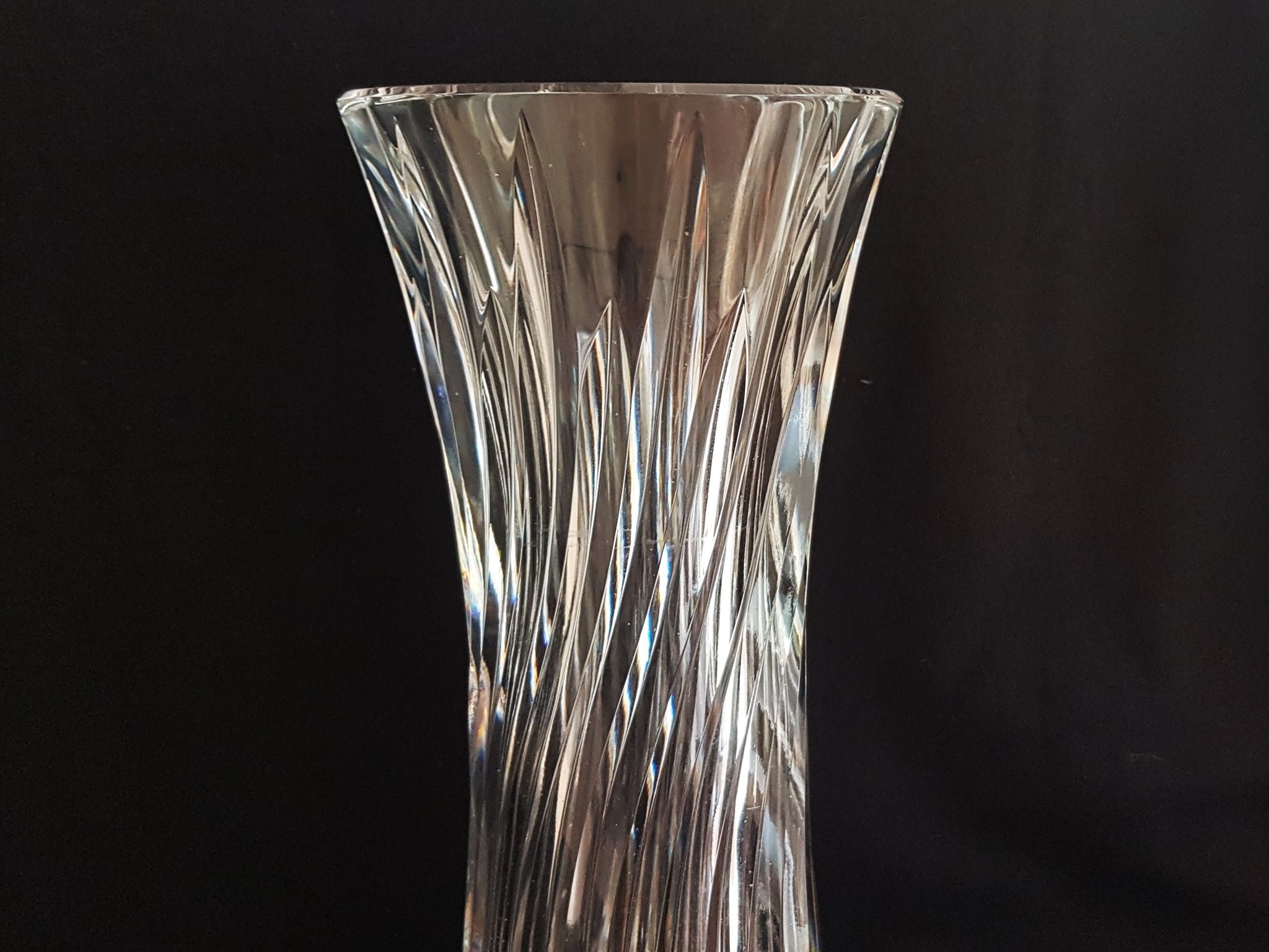 Vase rouleau en cristal taillé Val Saint Lambert