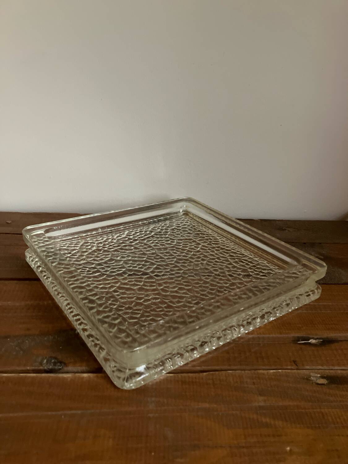 Thick glass storage tray