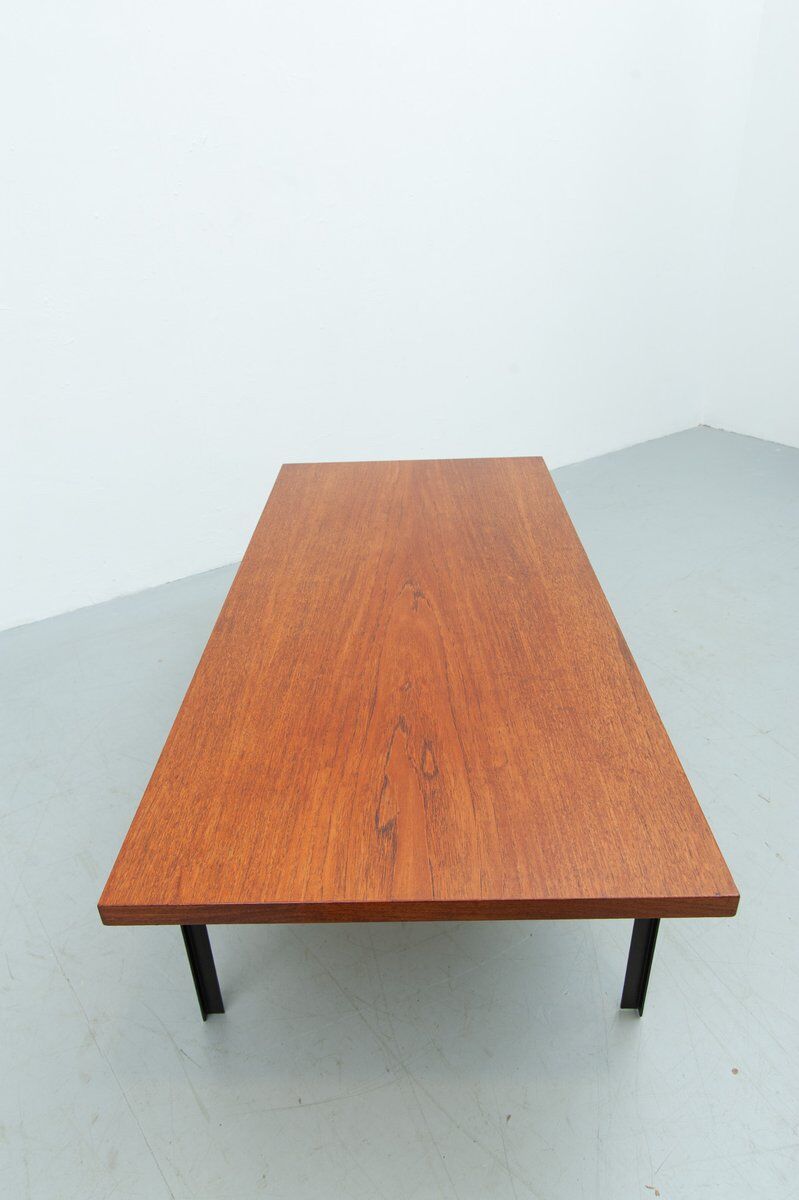 Table basse T-Angel en teck par Florence Knoll pour Knoll Inc. / Knoll International, années 1950.