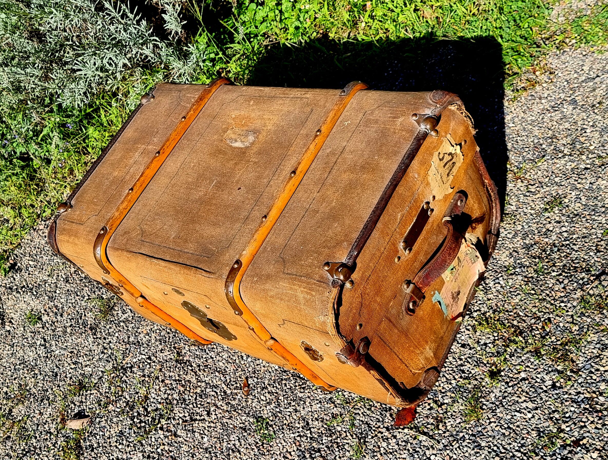 Travel trunk 1900