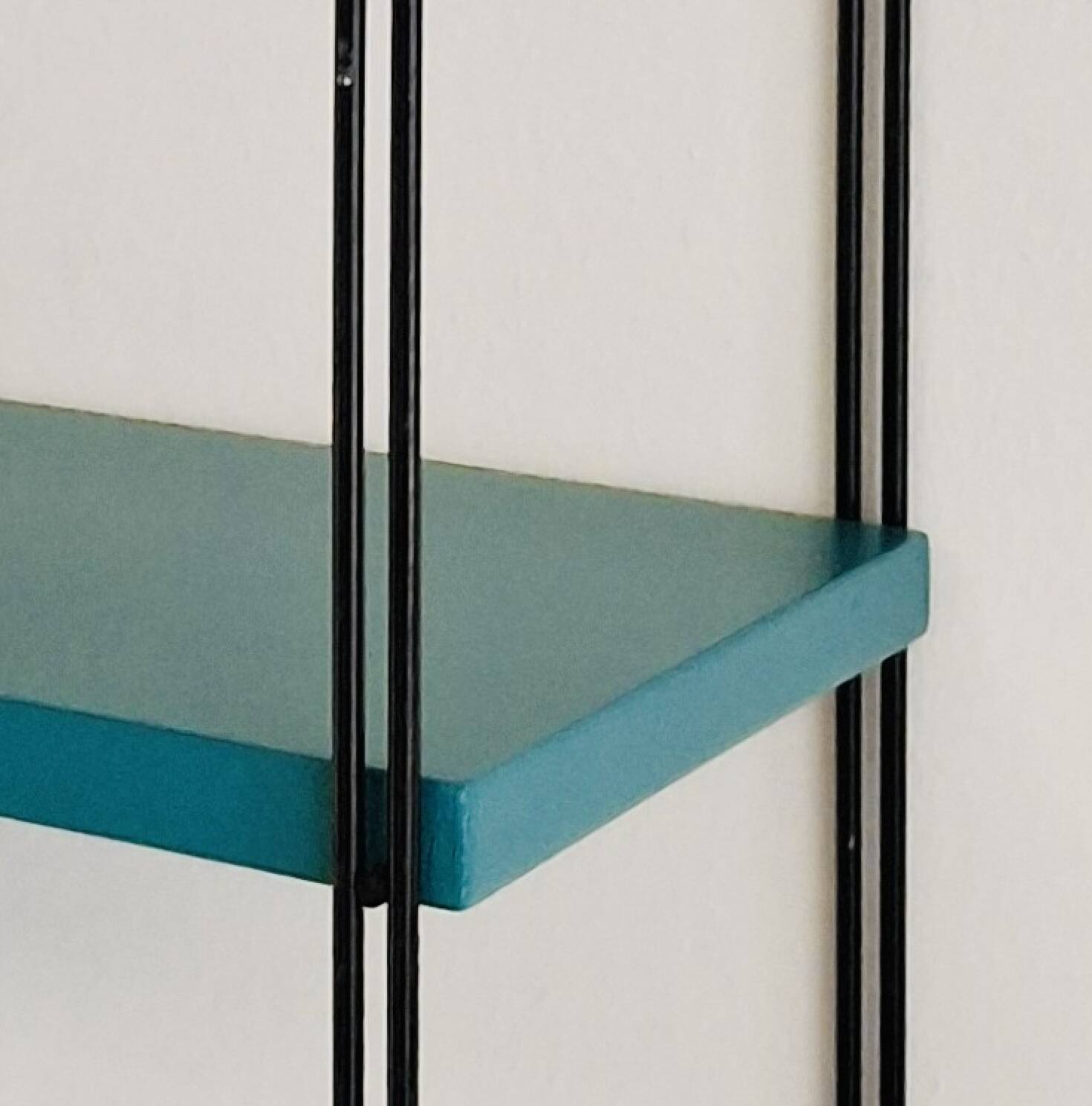 Metal string shelf