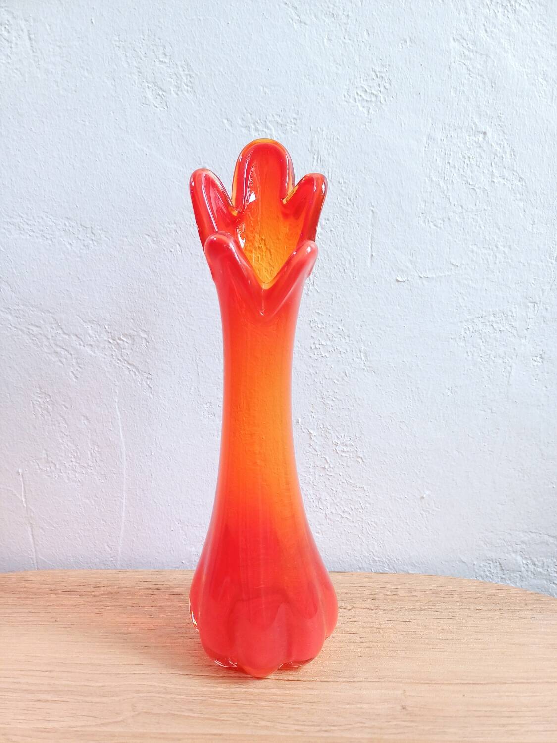 Vintage Hand-Blown Amberina Art Glass Vase – Mid-Century Modern Swung