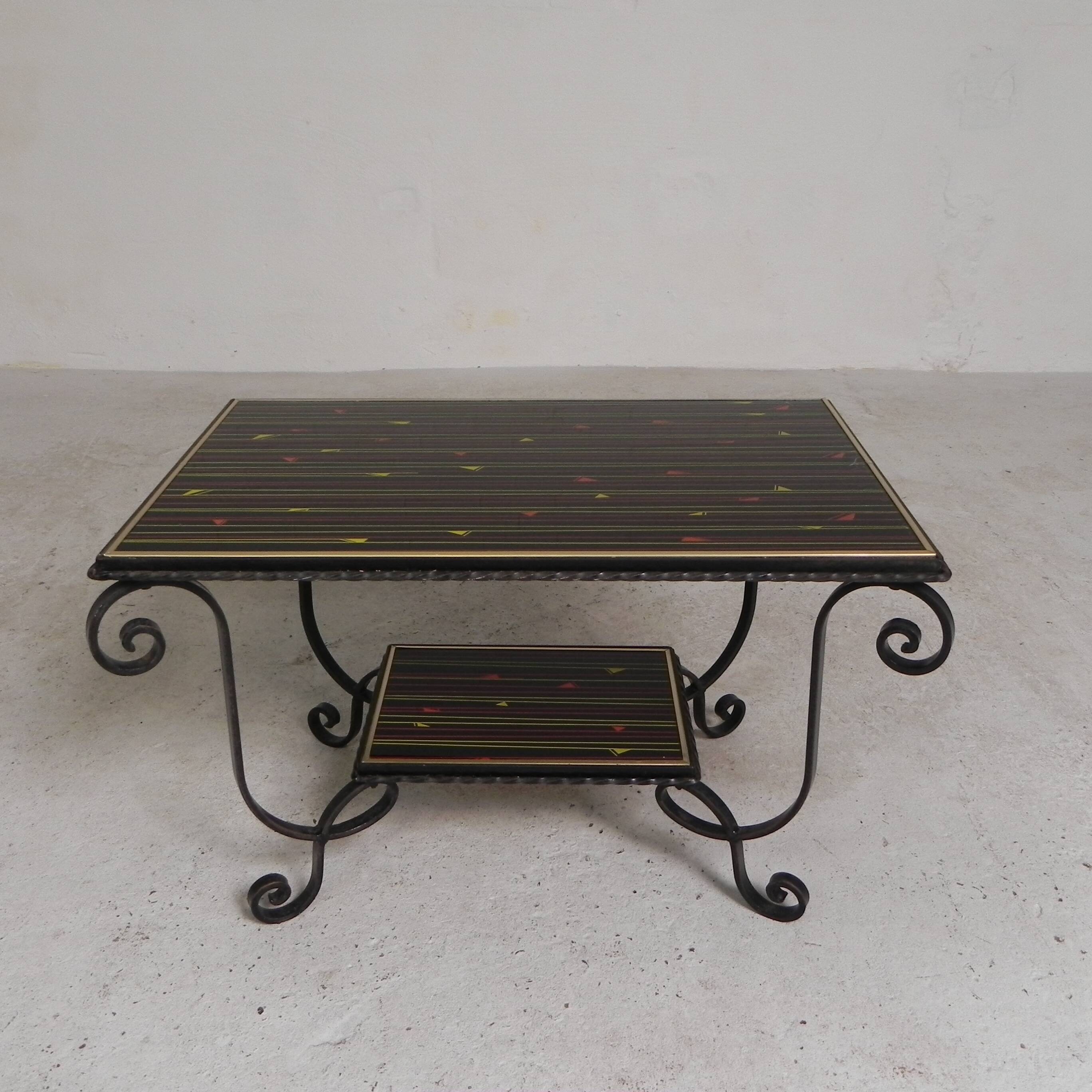 Table basse vintage avec 2 plateaux en verre avec impression des années 50