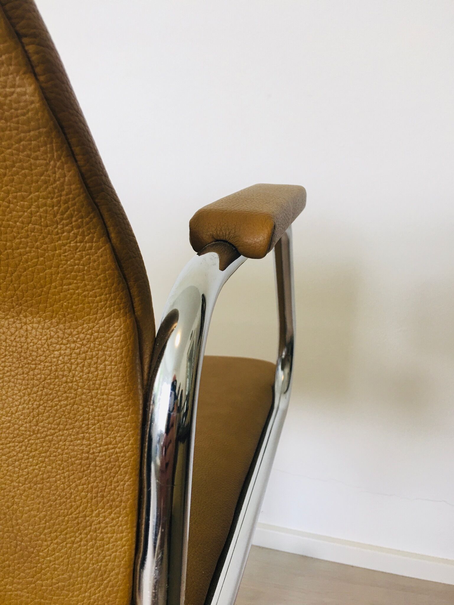 Chaise de bureau moutarde vintage de Kovona, 1986