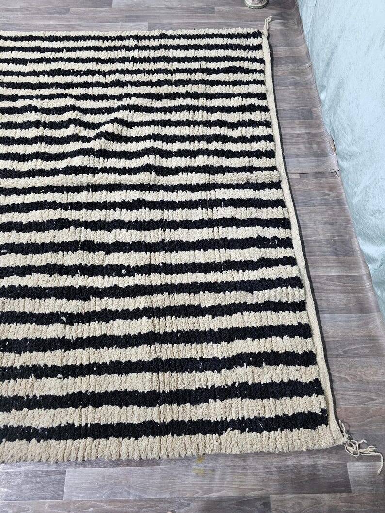 Handmade Moroccan rug 250cm x 300cm