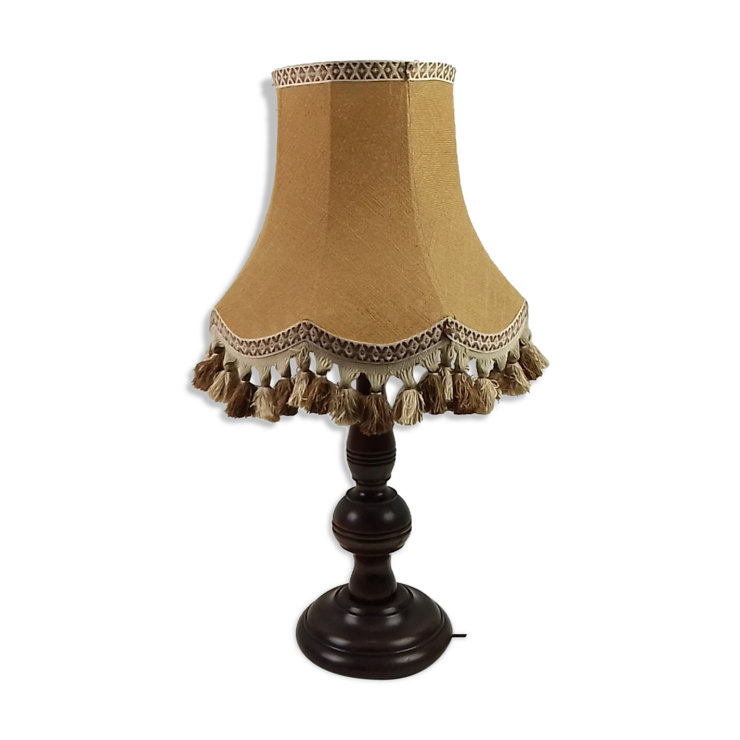 Rustic lamp with wooden foot and jute-style shade with 77cm fringed jute