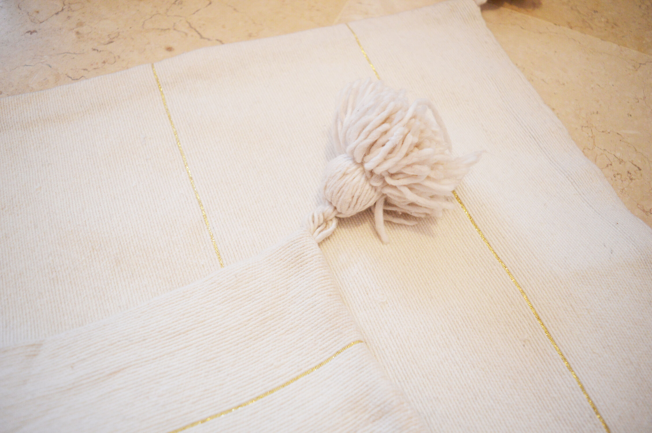 Oreiller pompon marocain blanc 48x48cm