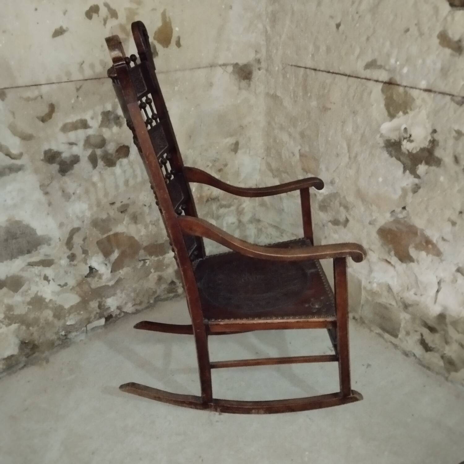 Rocking chair, 19th century art and craft rocking chair