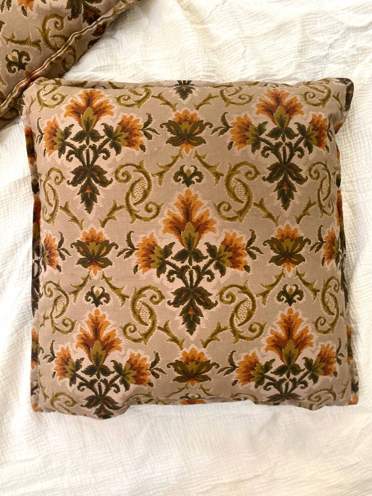 Duo of jacquard cushions 70