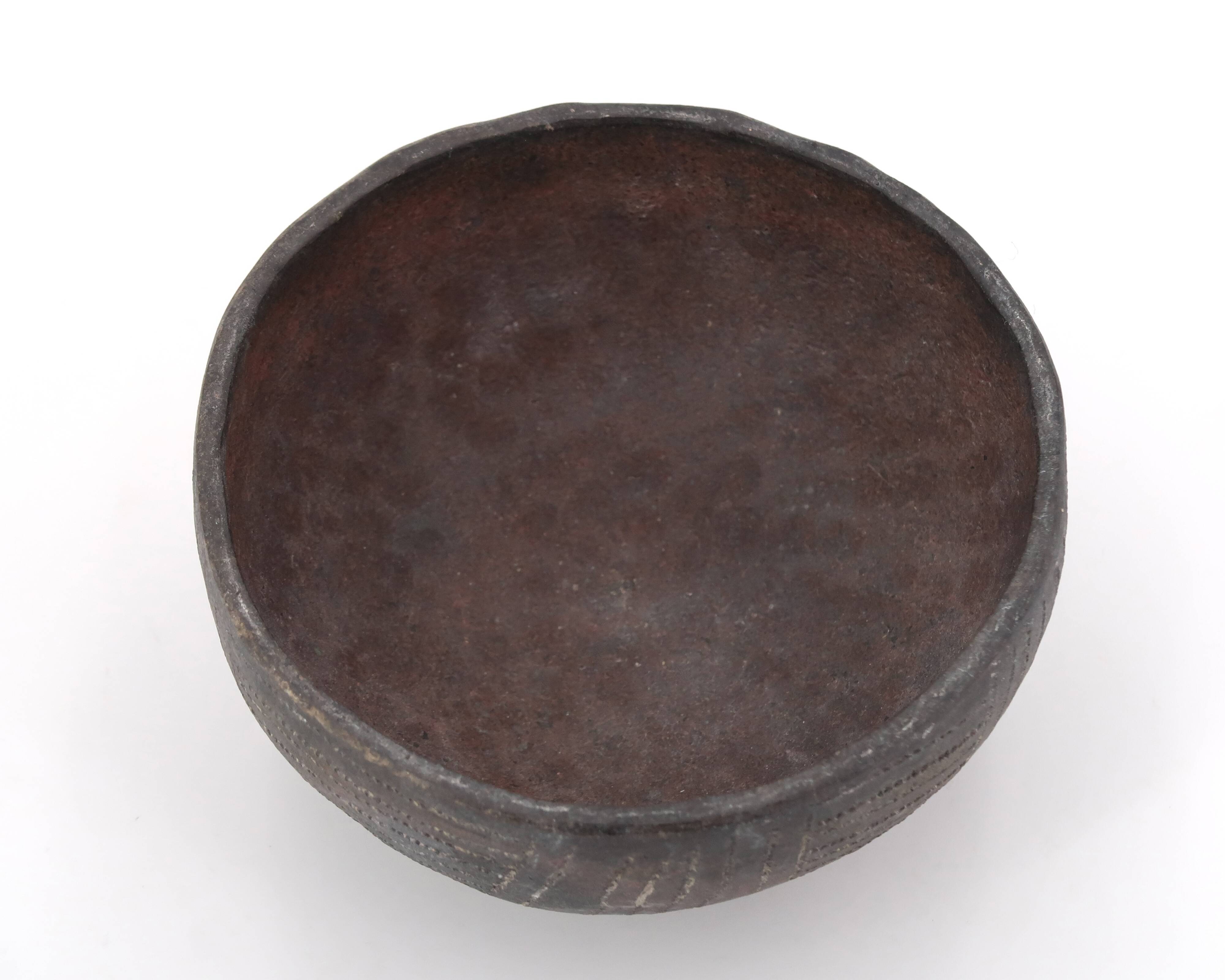 Empty tumbler pocket in ceramic by Brigitte Marionneau