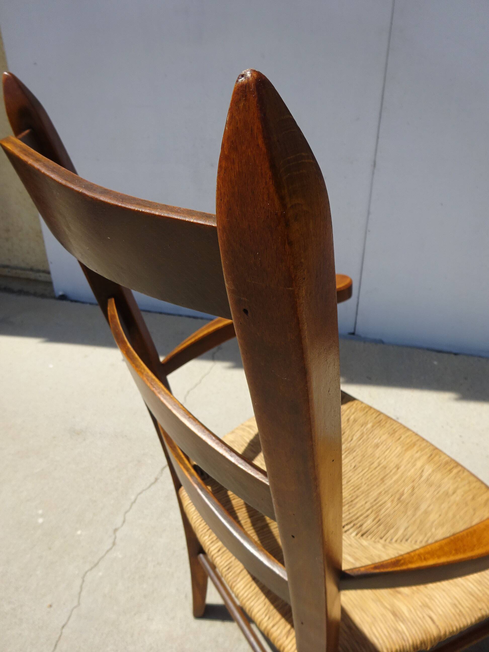 Fauteuil traditionnel en bois et paille