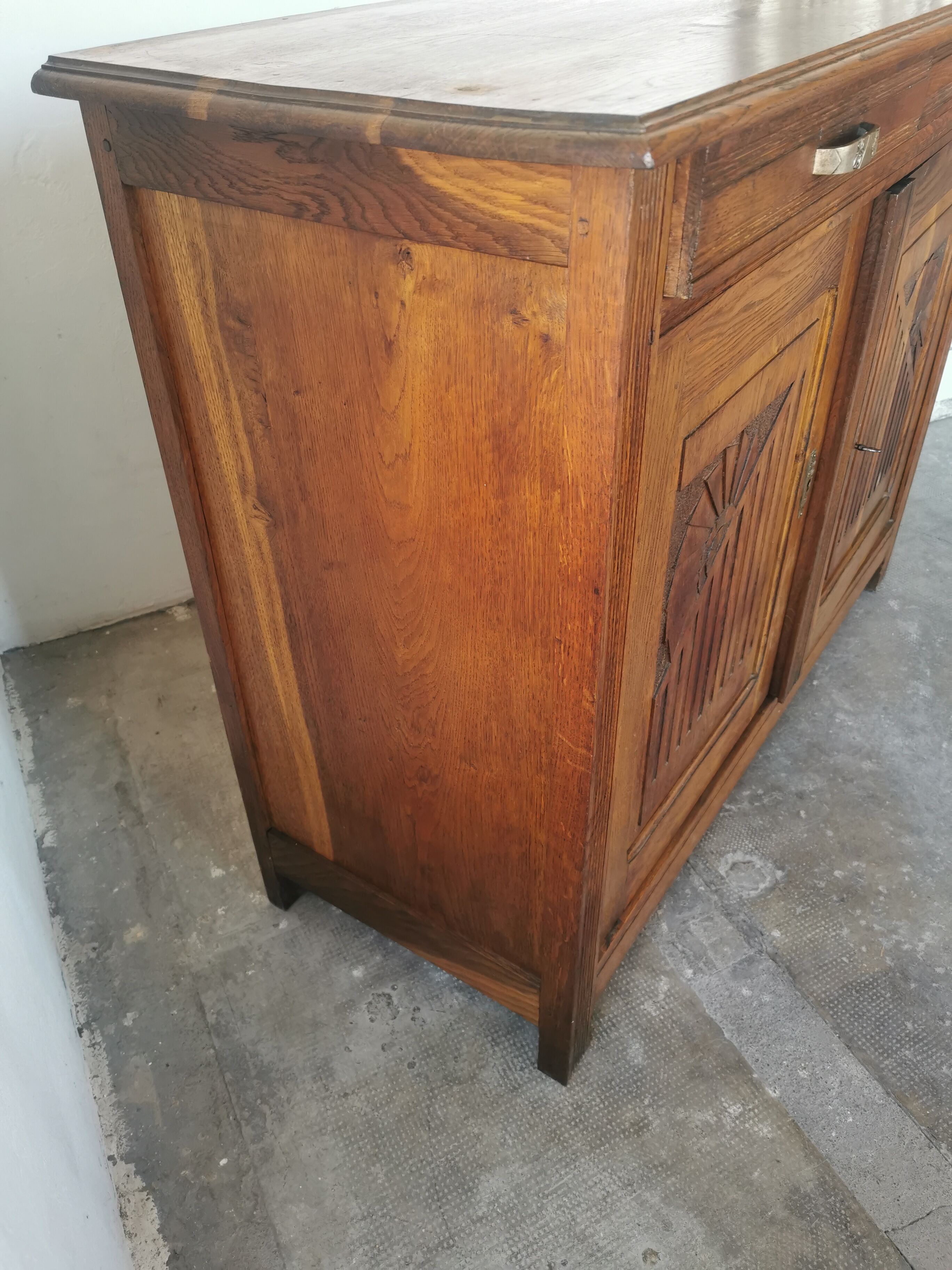 Parisian buffet from the 30s