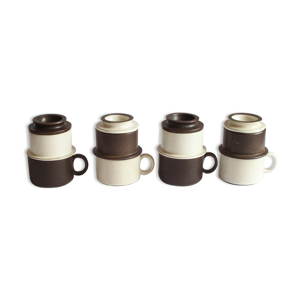 Quatre tasses à café