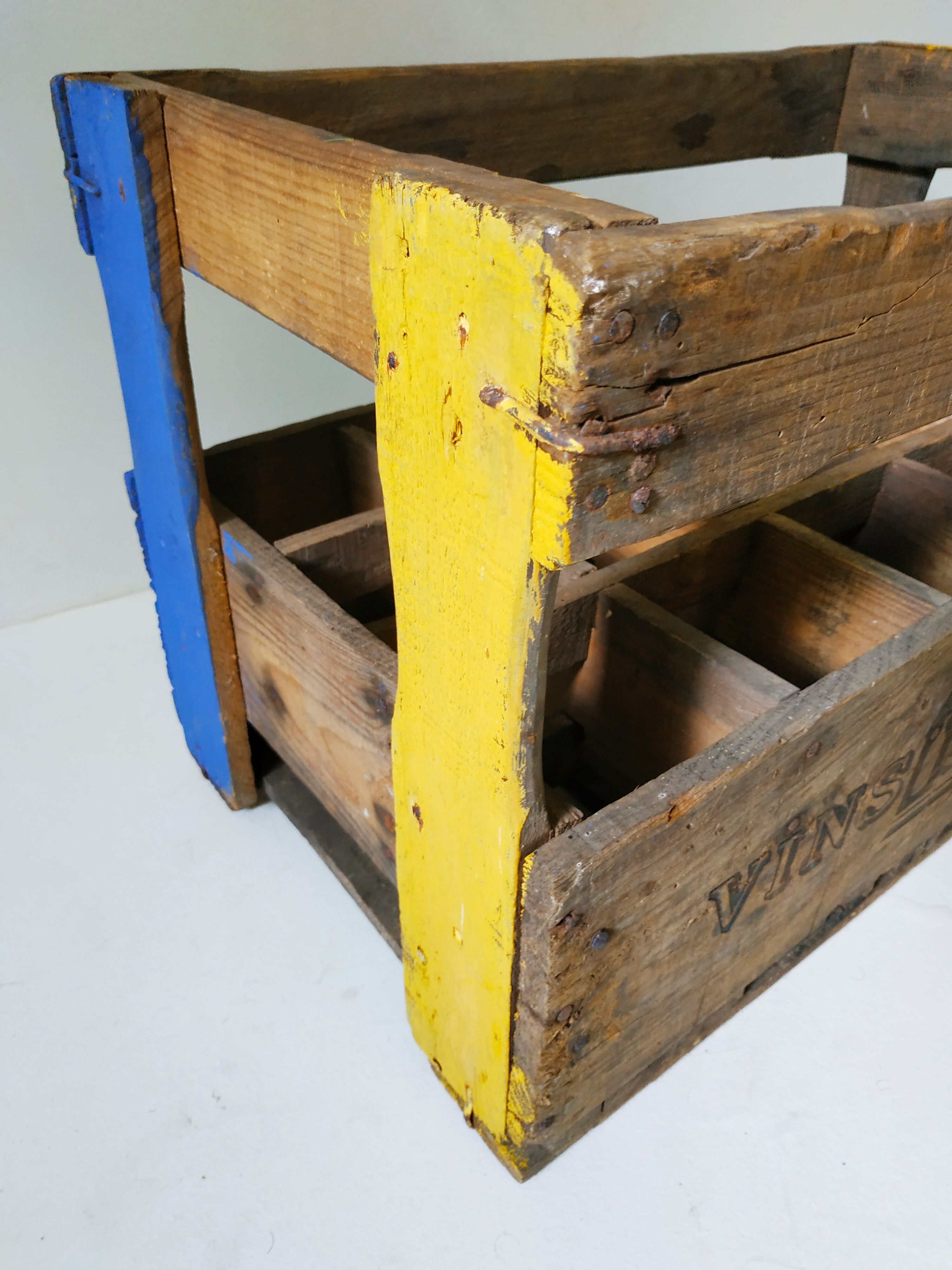 Wooden bottle holder 15 old screen-printed lockers