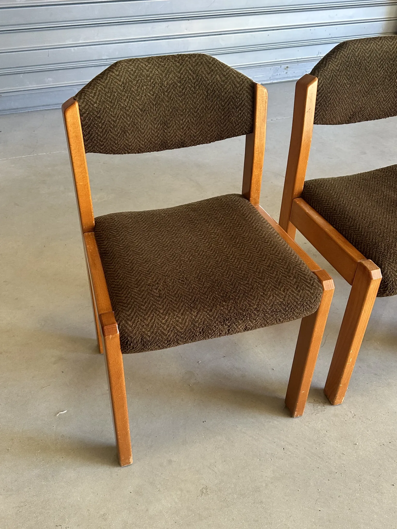 Set of 4 vintage chairs from the 70s/80s – Brown chocolate wood and fabric