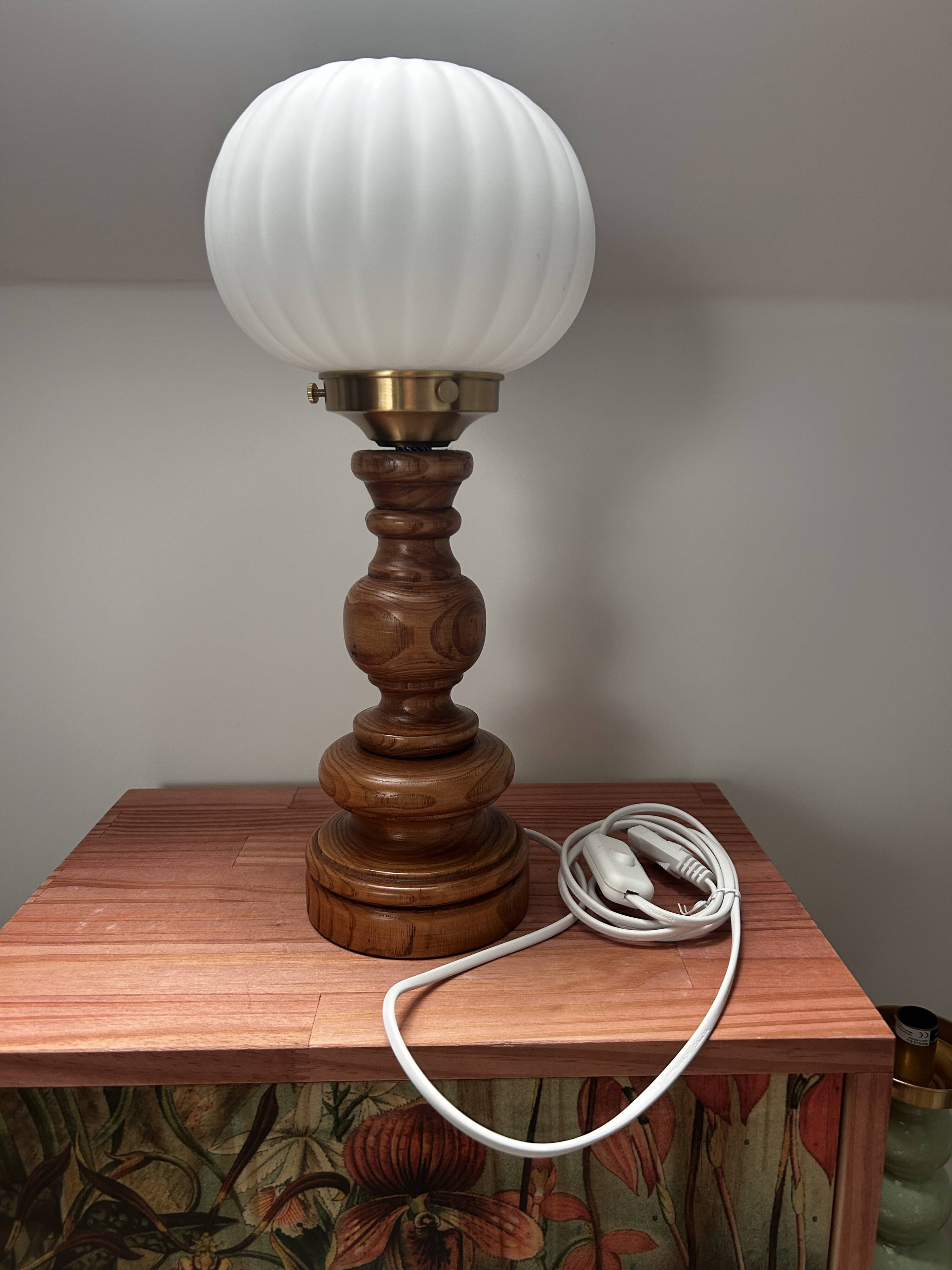 Lampe à poser pied vintage globe plissé