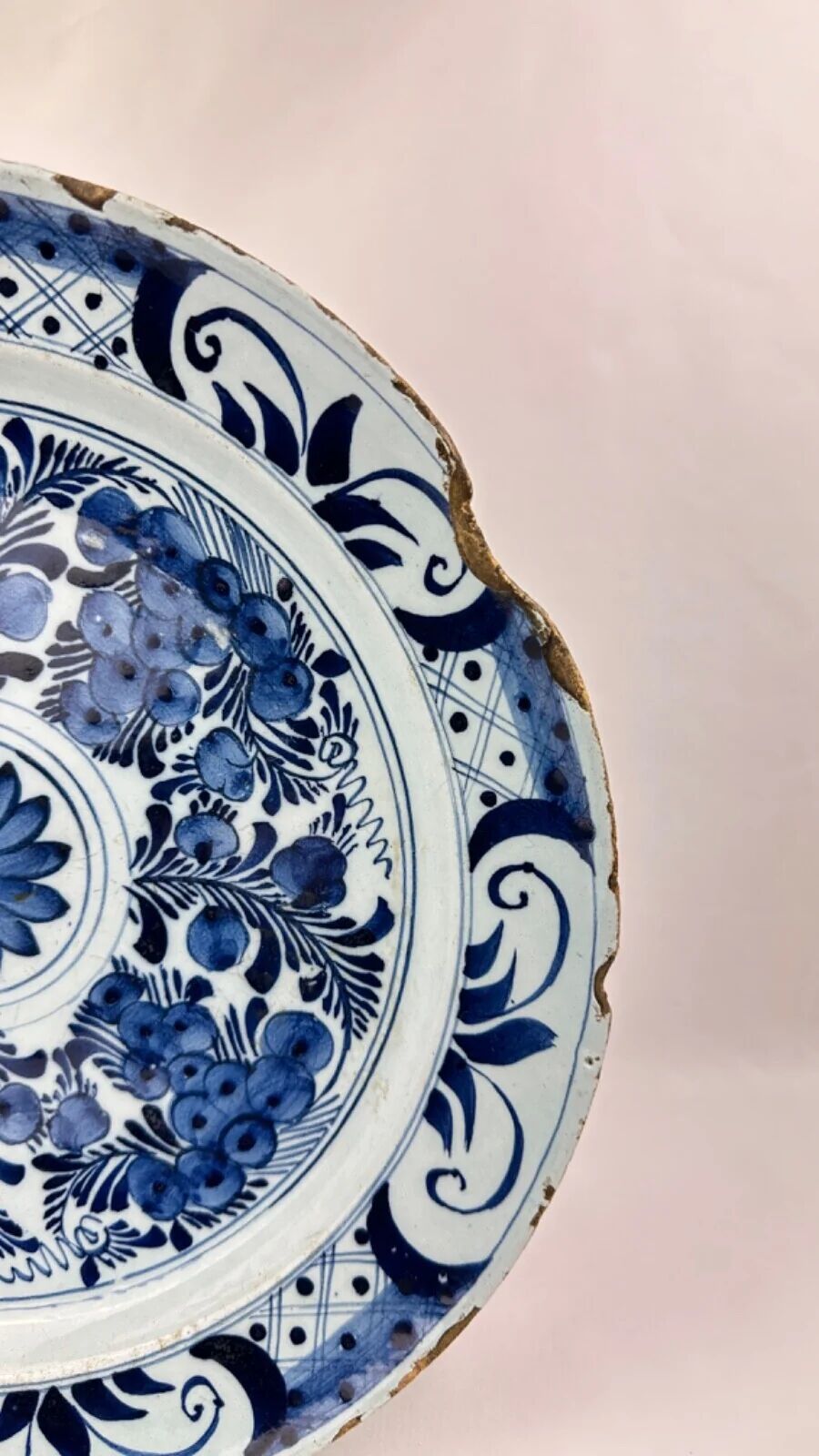 Delftware dish with blue flowers on a white background, 18th century, 35 cm