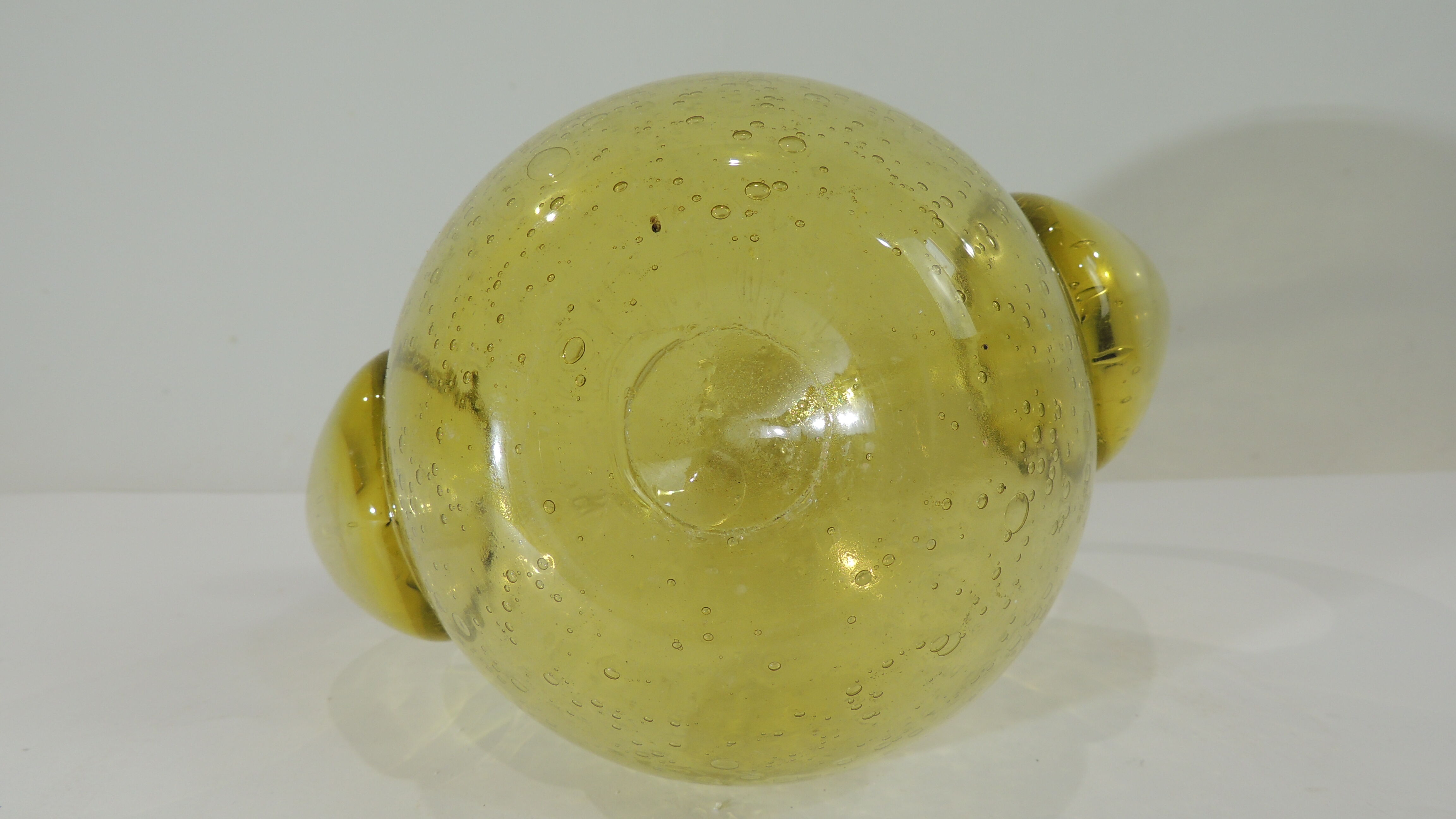 Grande verseuse vintage en verre soufflé Biot