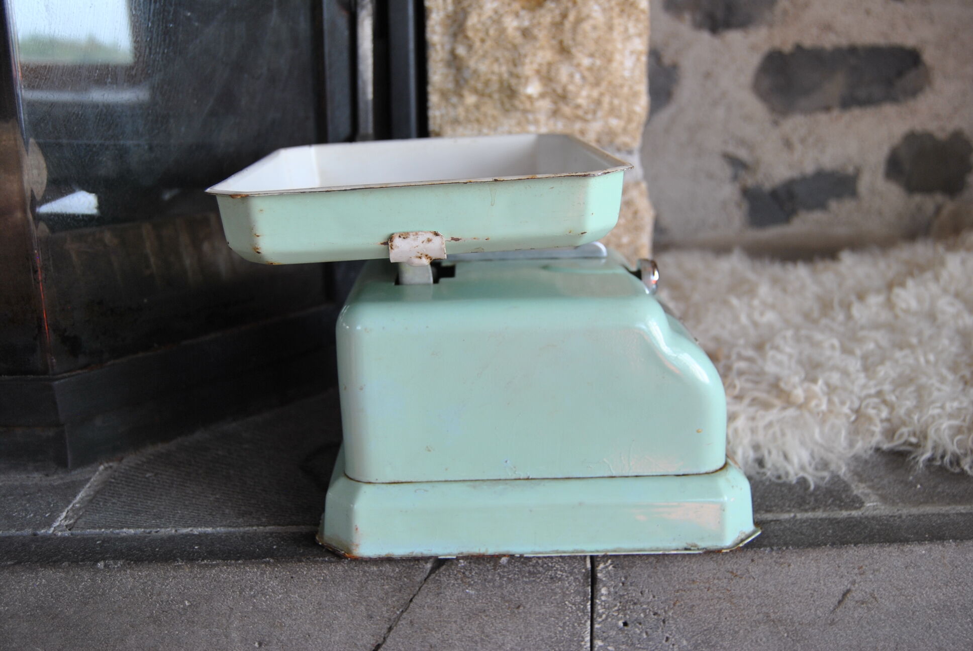 Household scale in water green metal Perca 50s
