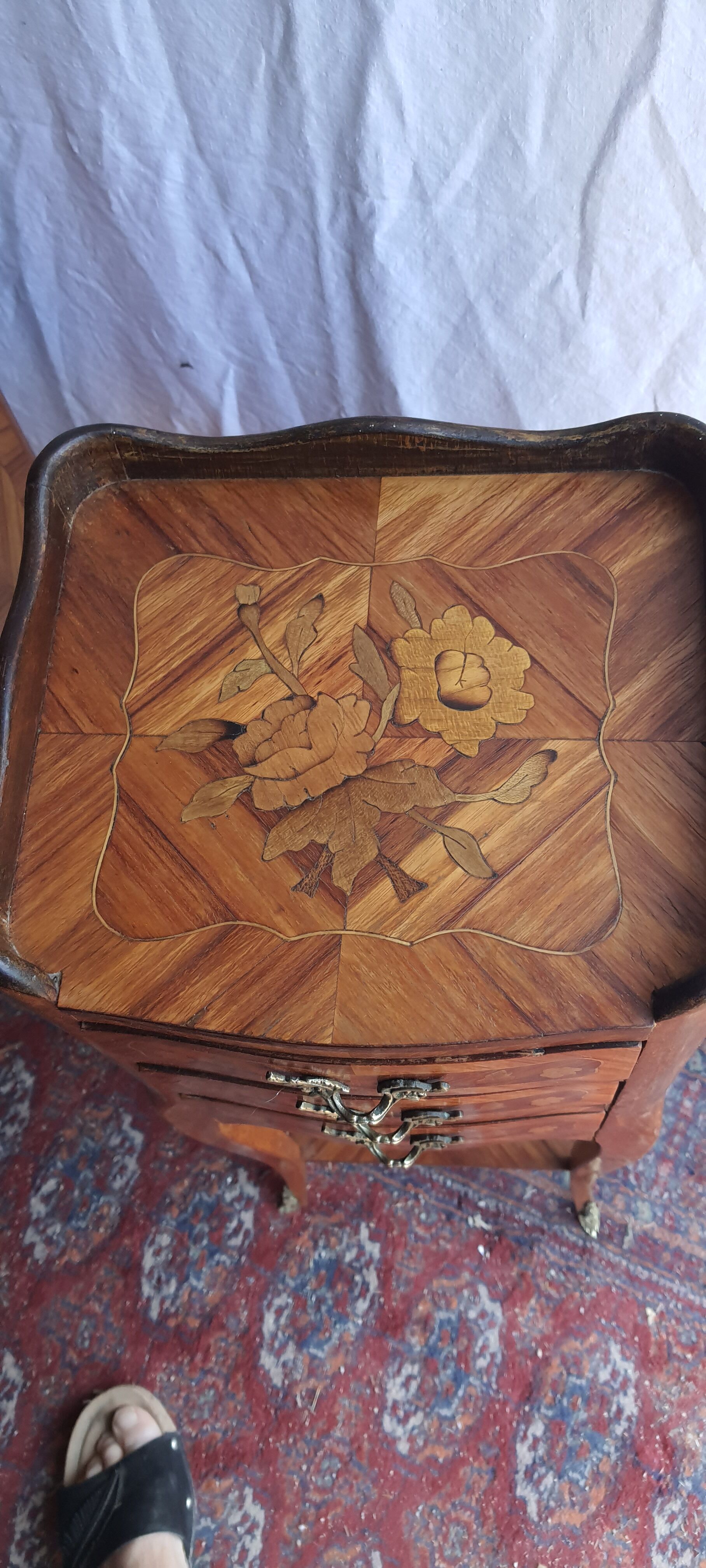 Paire de chevets en marqueterie