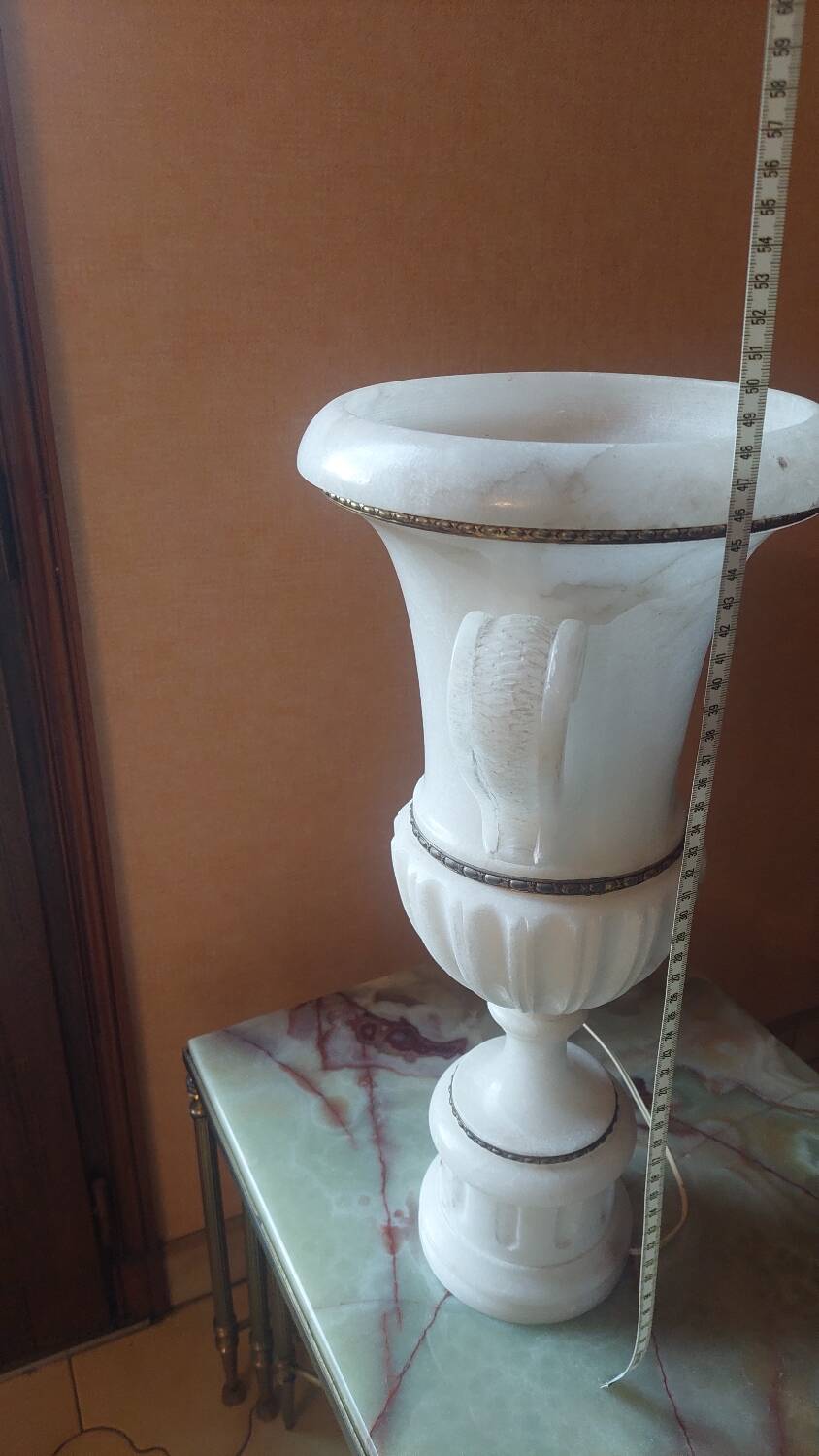 Antique style lamp with marble effect