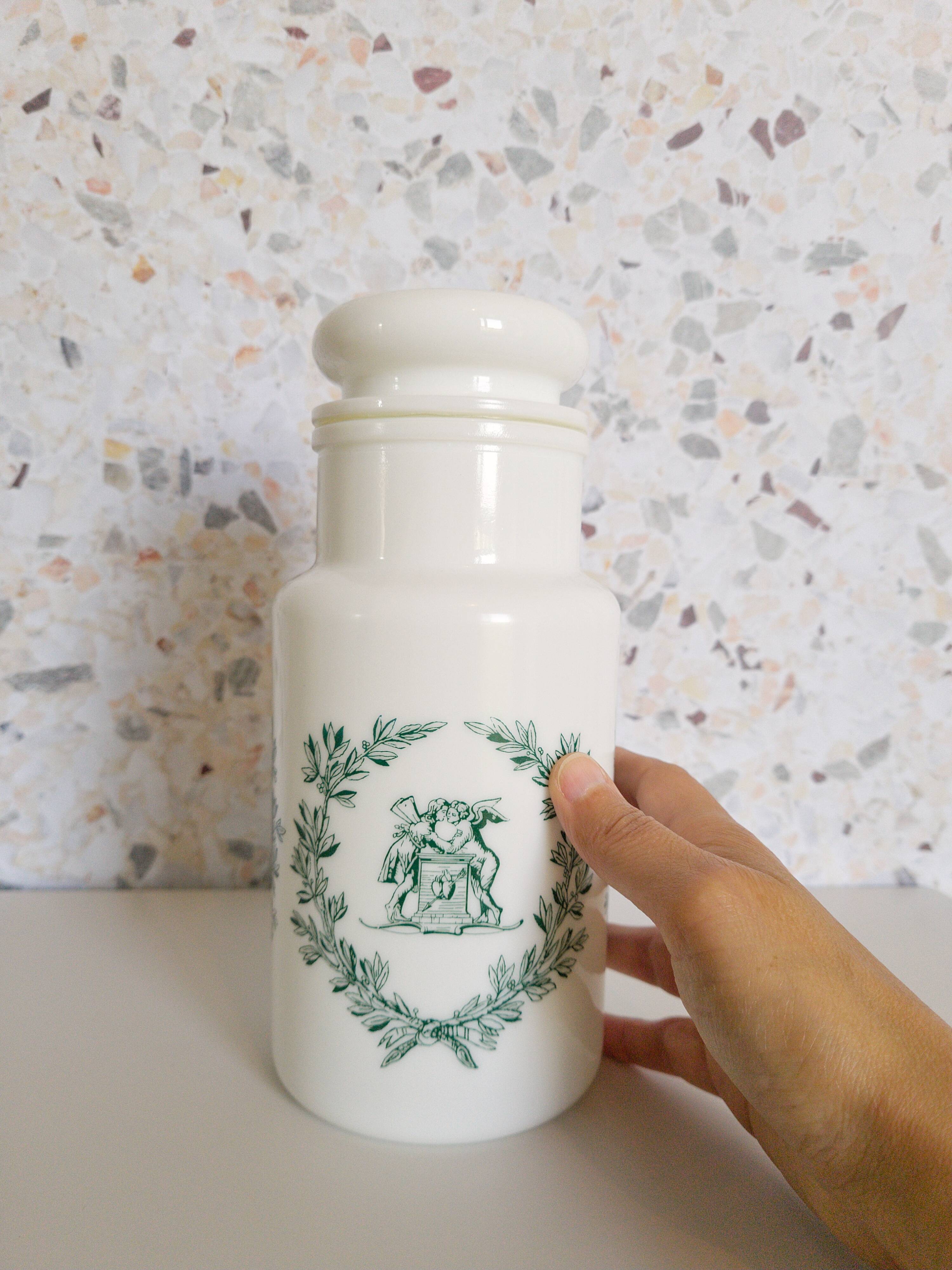 Set of 6 apothecary pots in white opaline 70s