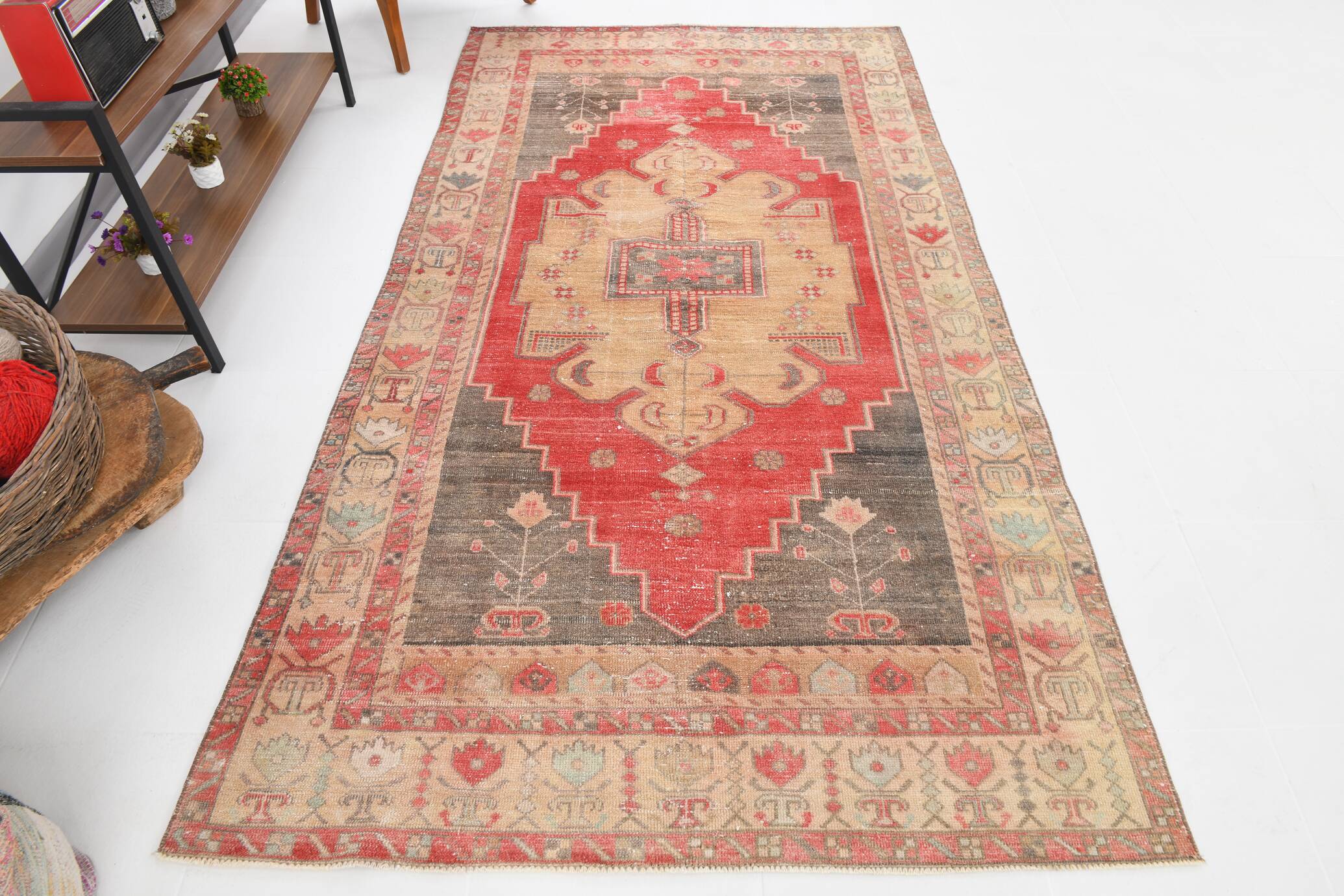 5x9 Classic & Bordered Red Vintage Rug, 146x267Cm